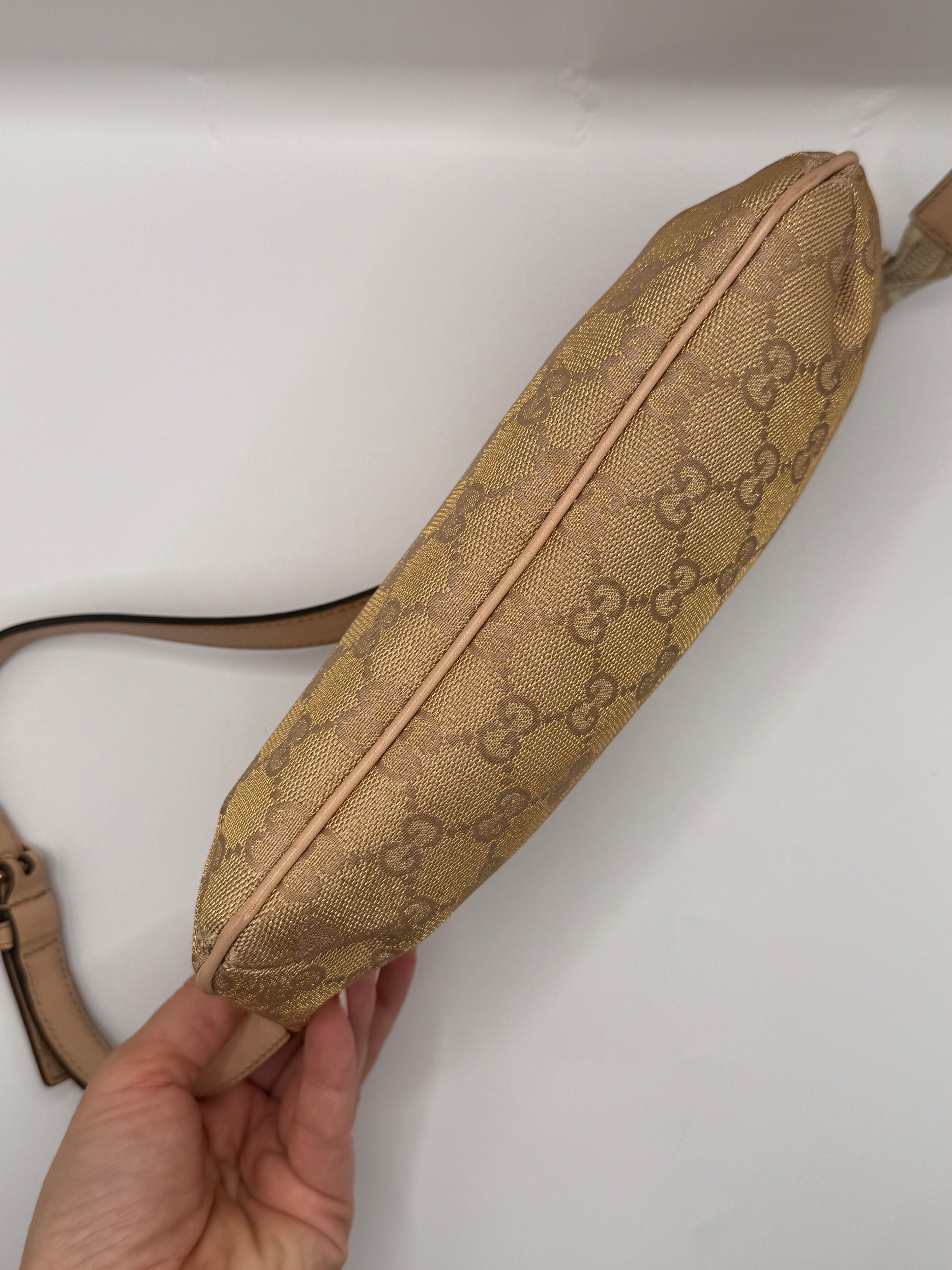 Vintage Gucci Boat Pochette