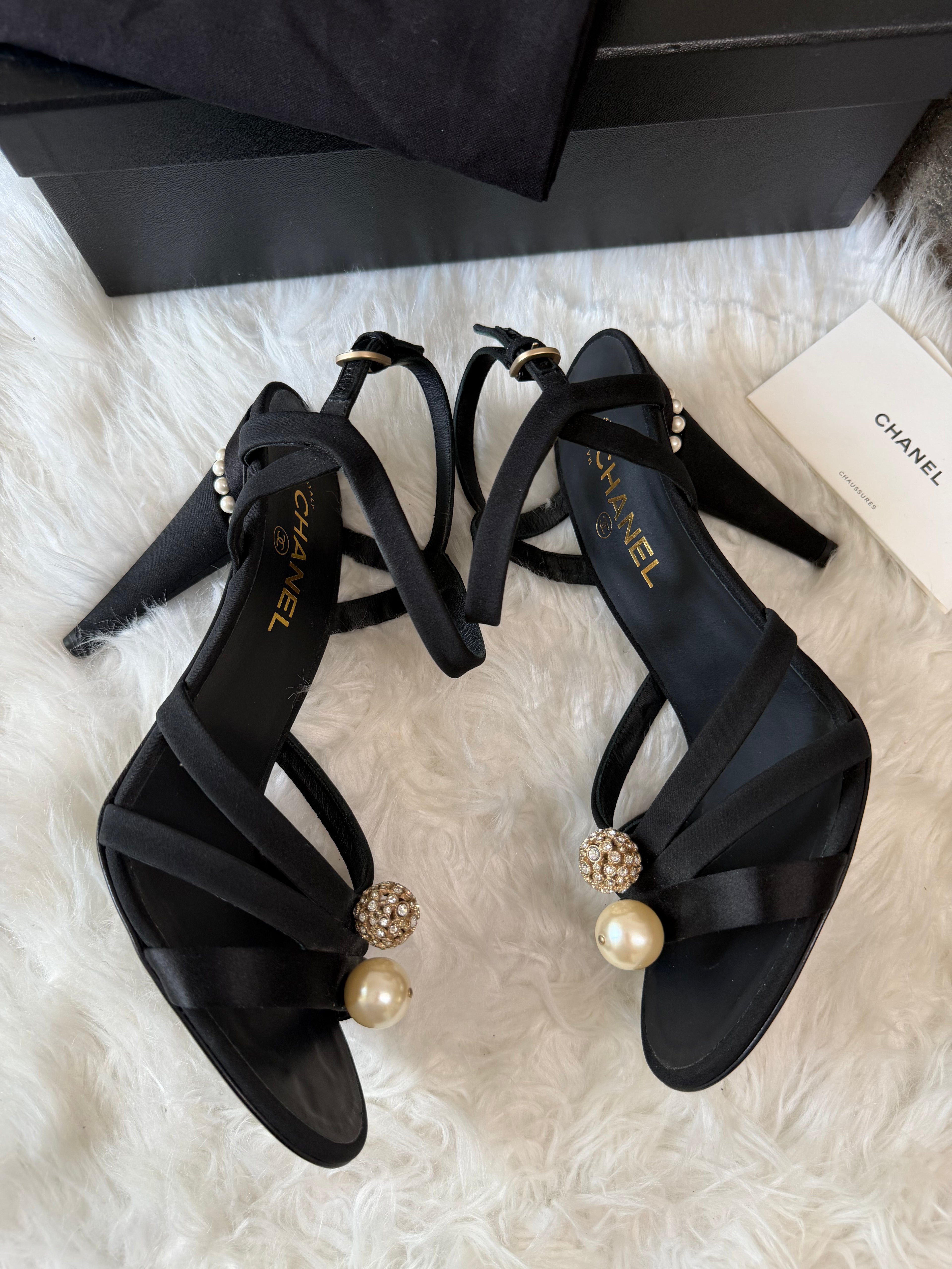 CHANEL PEARL AND CRYSTAL OPEN TOE SANDALS size: 41.5