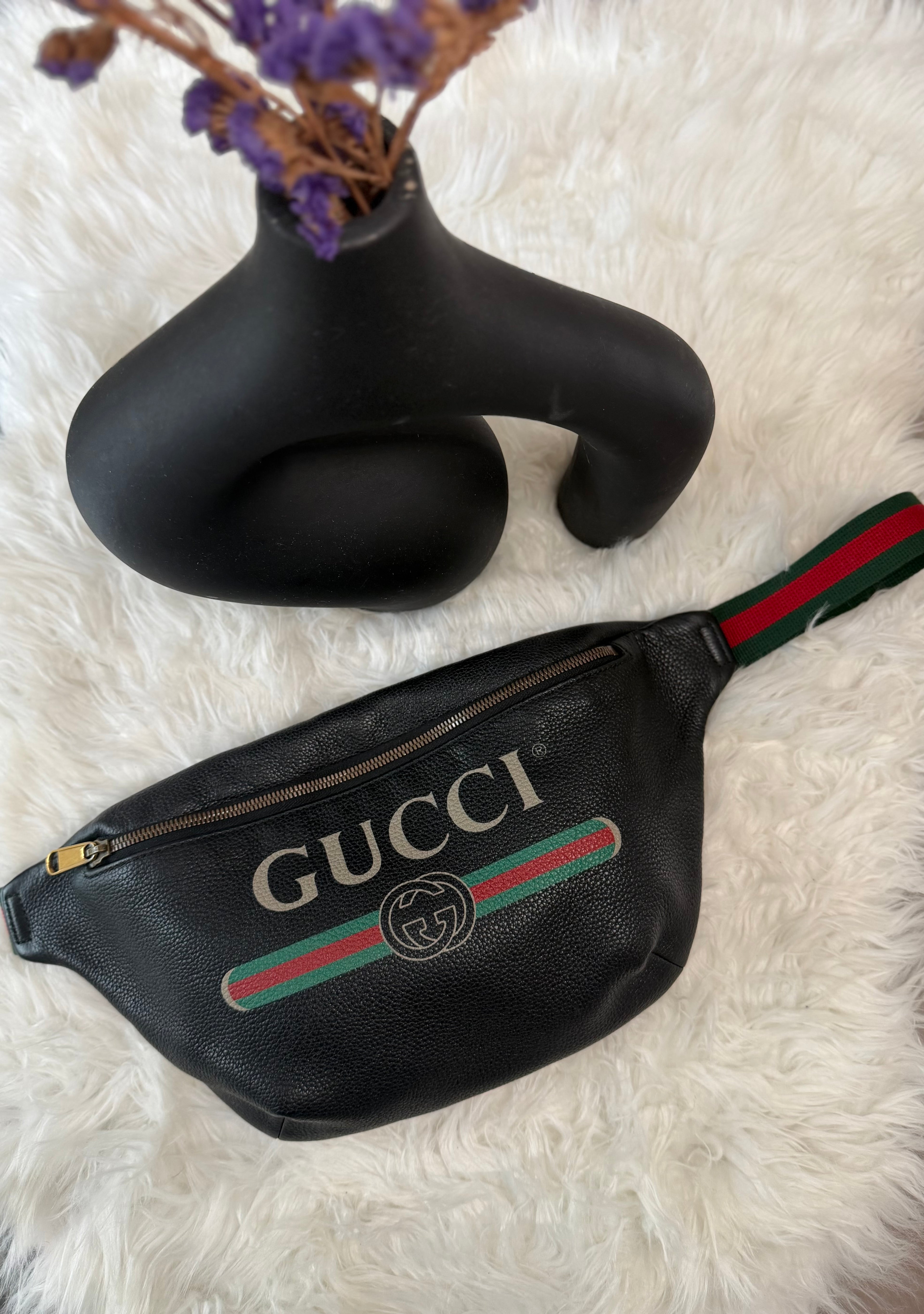 GUCCI GRAINED CALFSKIN LEATHER LOGO PRINT BELT BAG