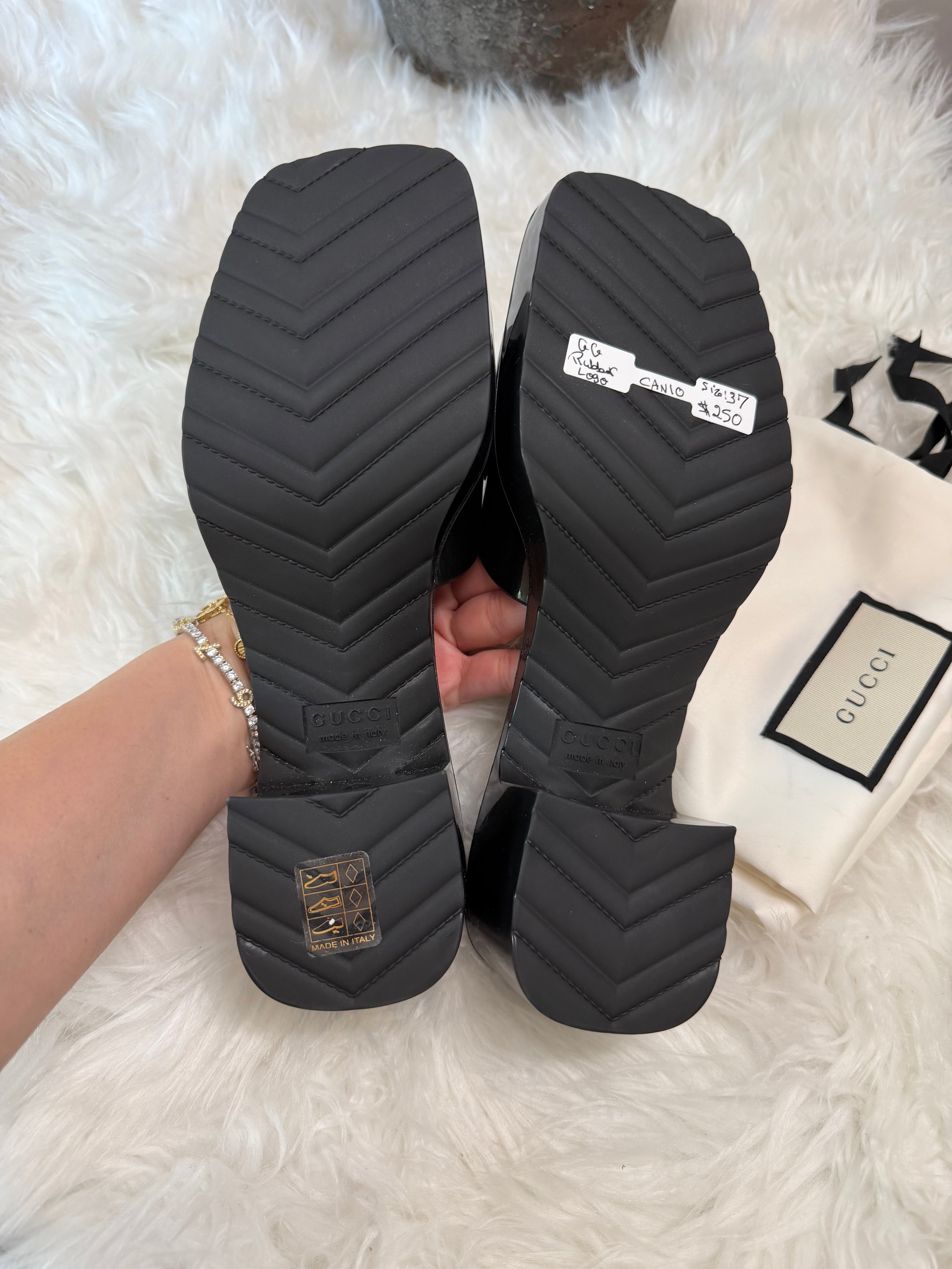 GUCCI RUBBER LOGO PLATFORM SANDALS
