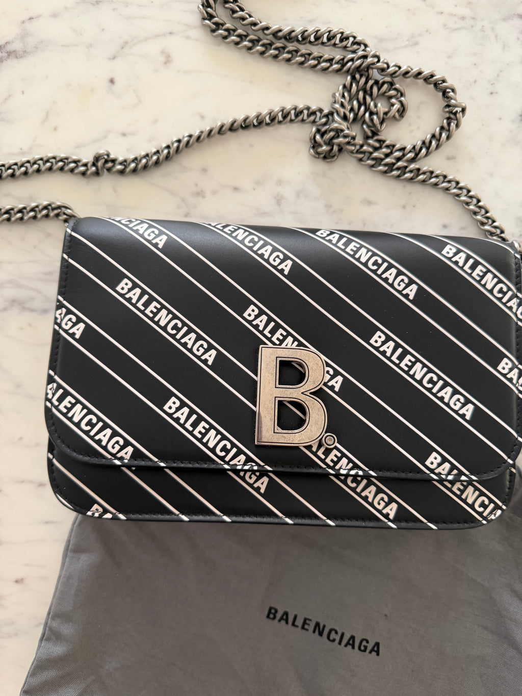 BALENCIAGA B LOGO WALLET ON CHAIN