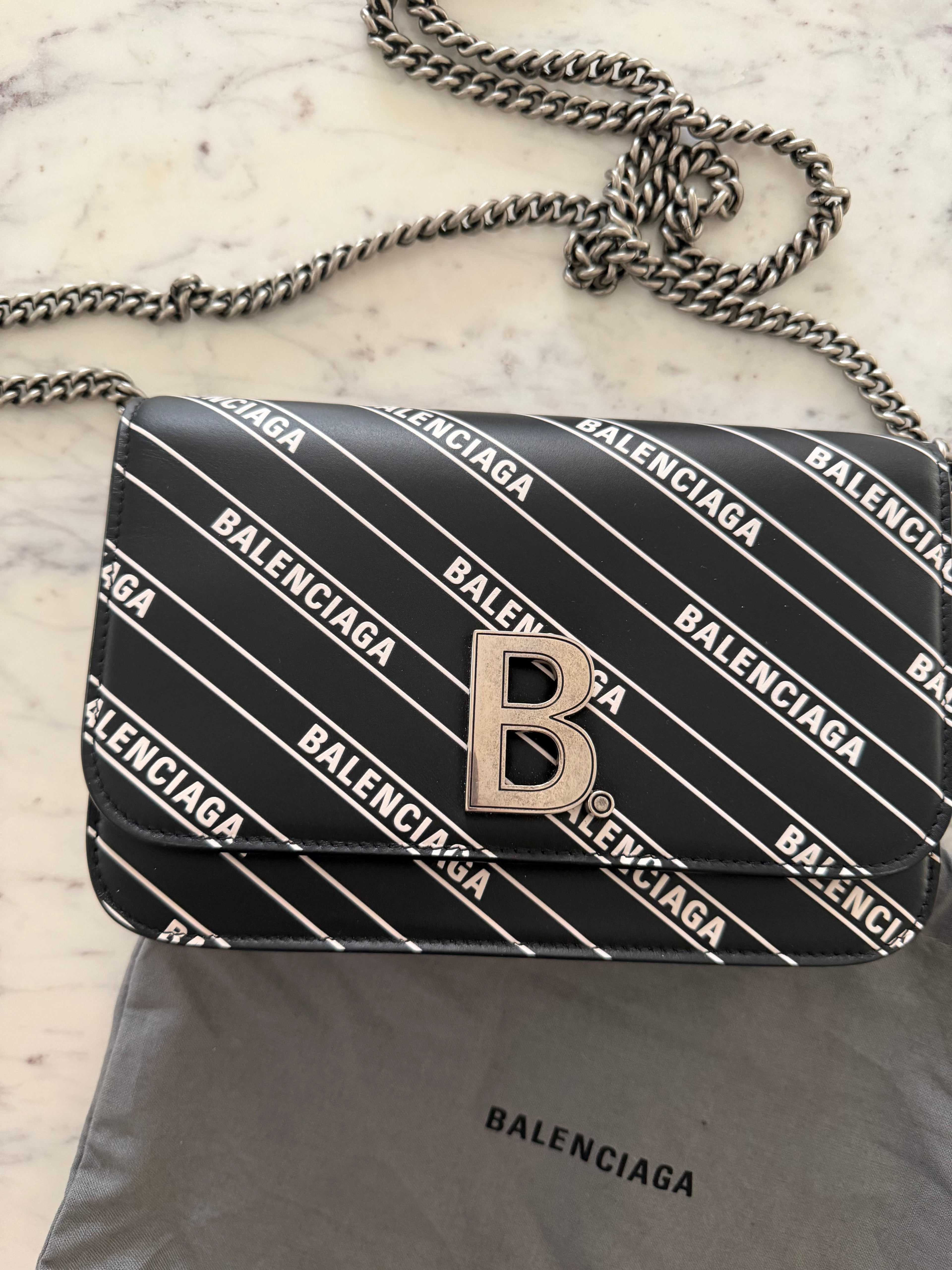 BALENCIAGA B LOGO WALLET ON CHAIN