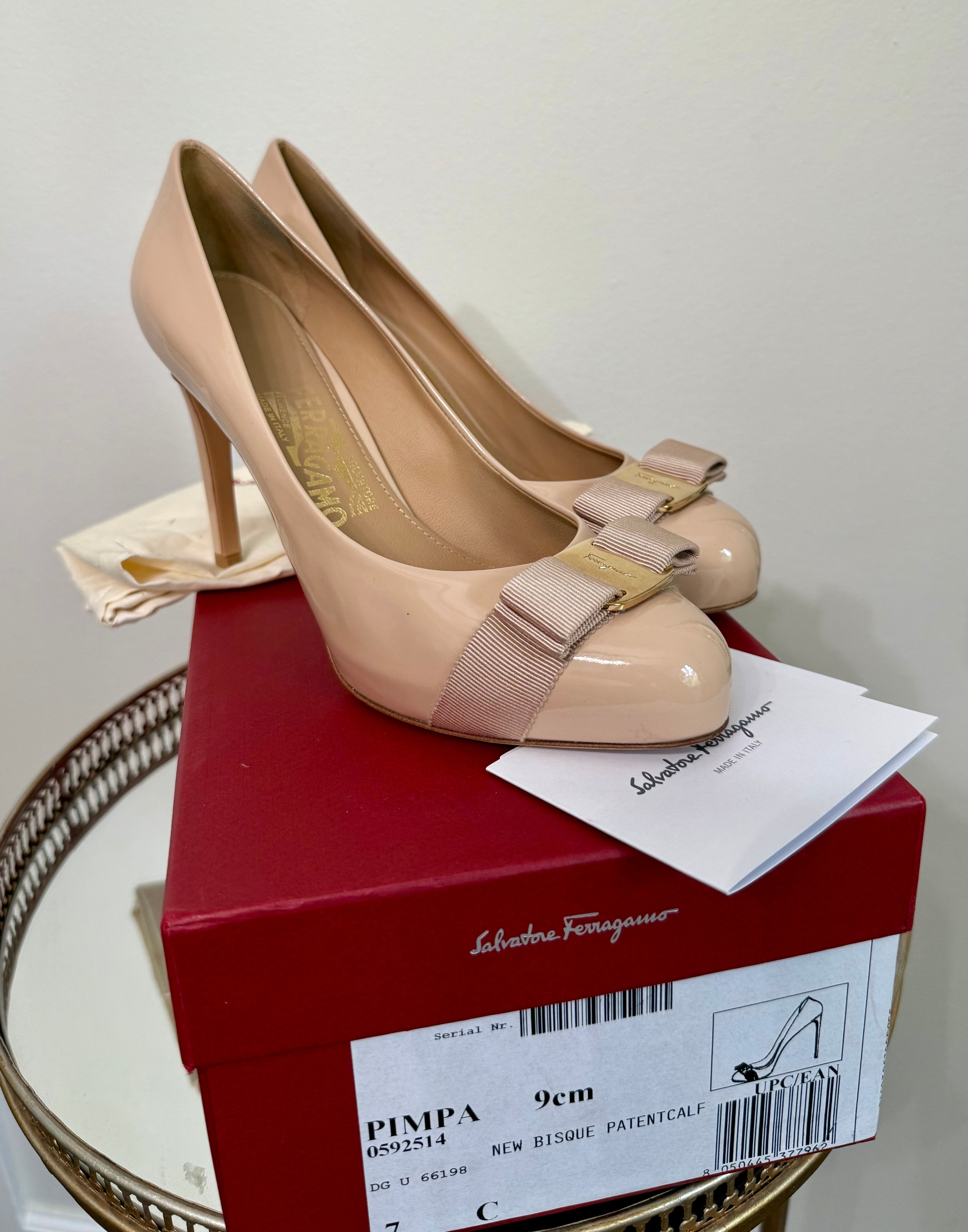 FERRAGAMO VARA BOW PATENT PUMP