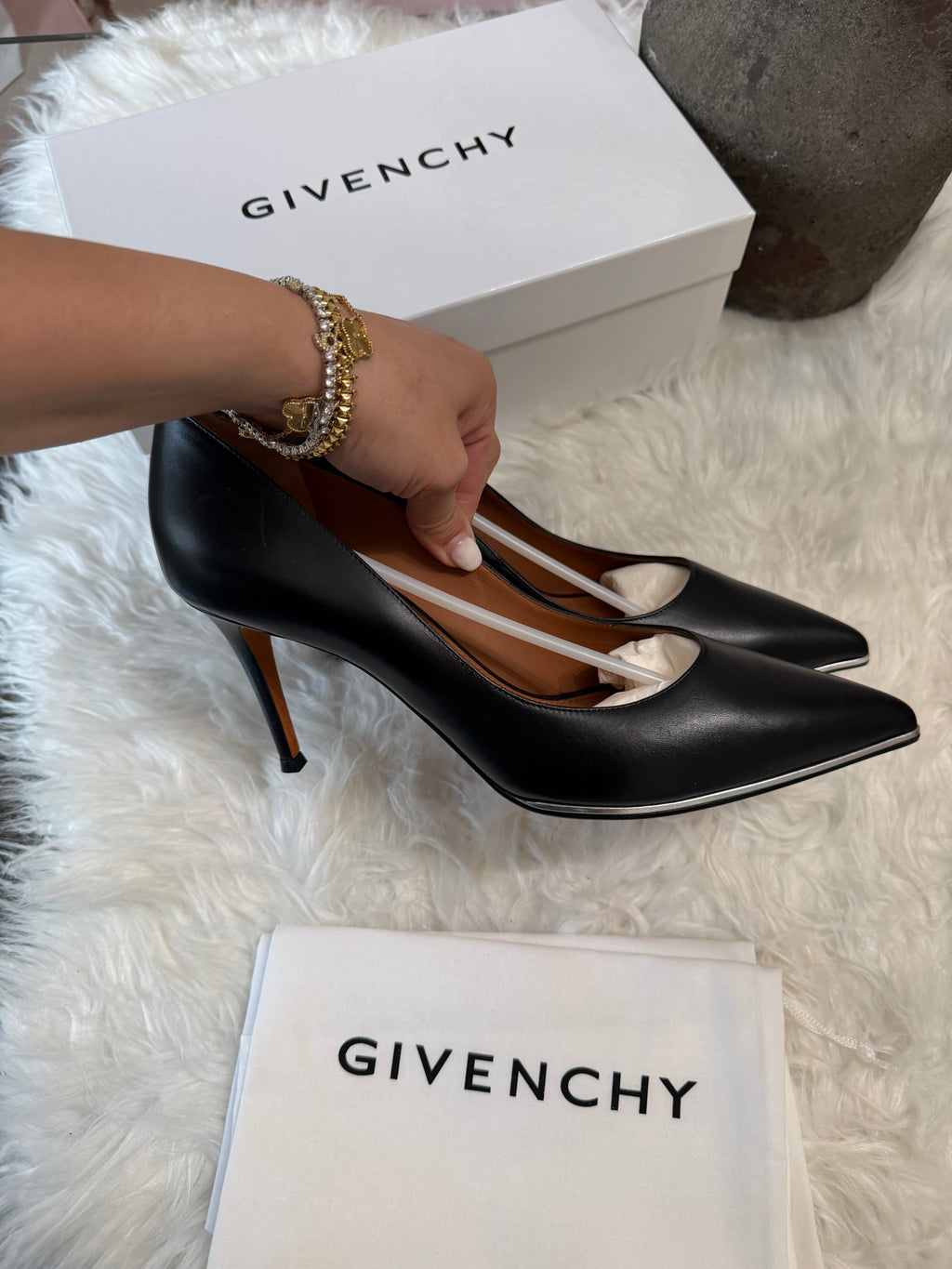 GIVENCHY LEATHER POINTD TOW PUMP
