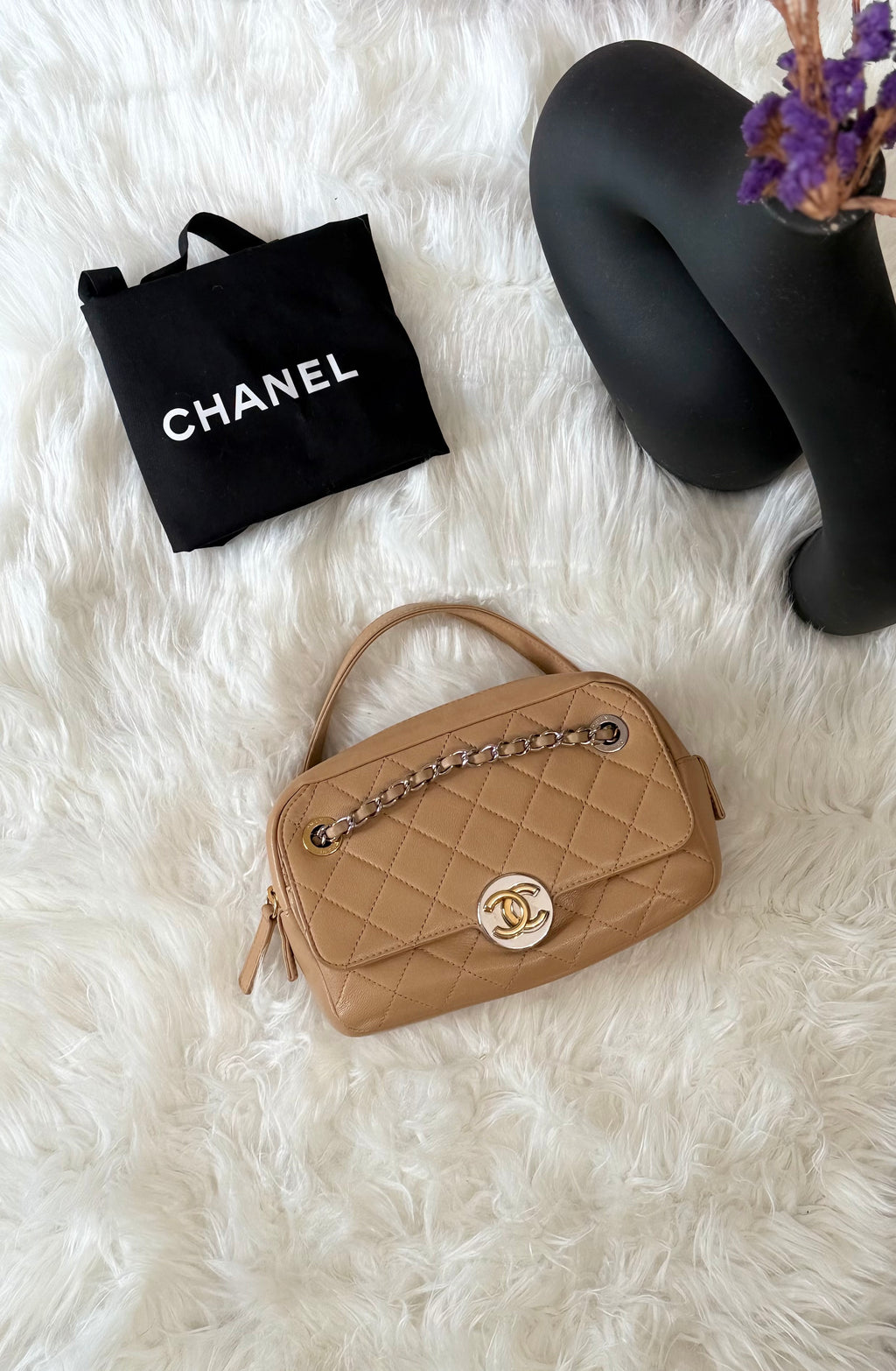 CHANEL Interlocking CC all stitched Camera Bag