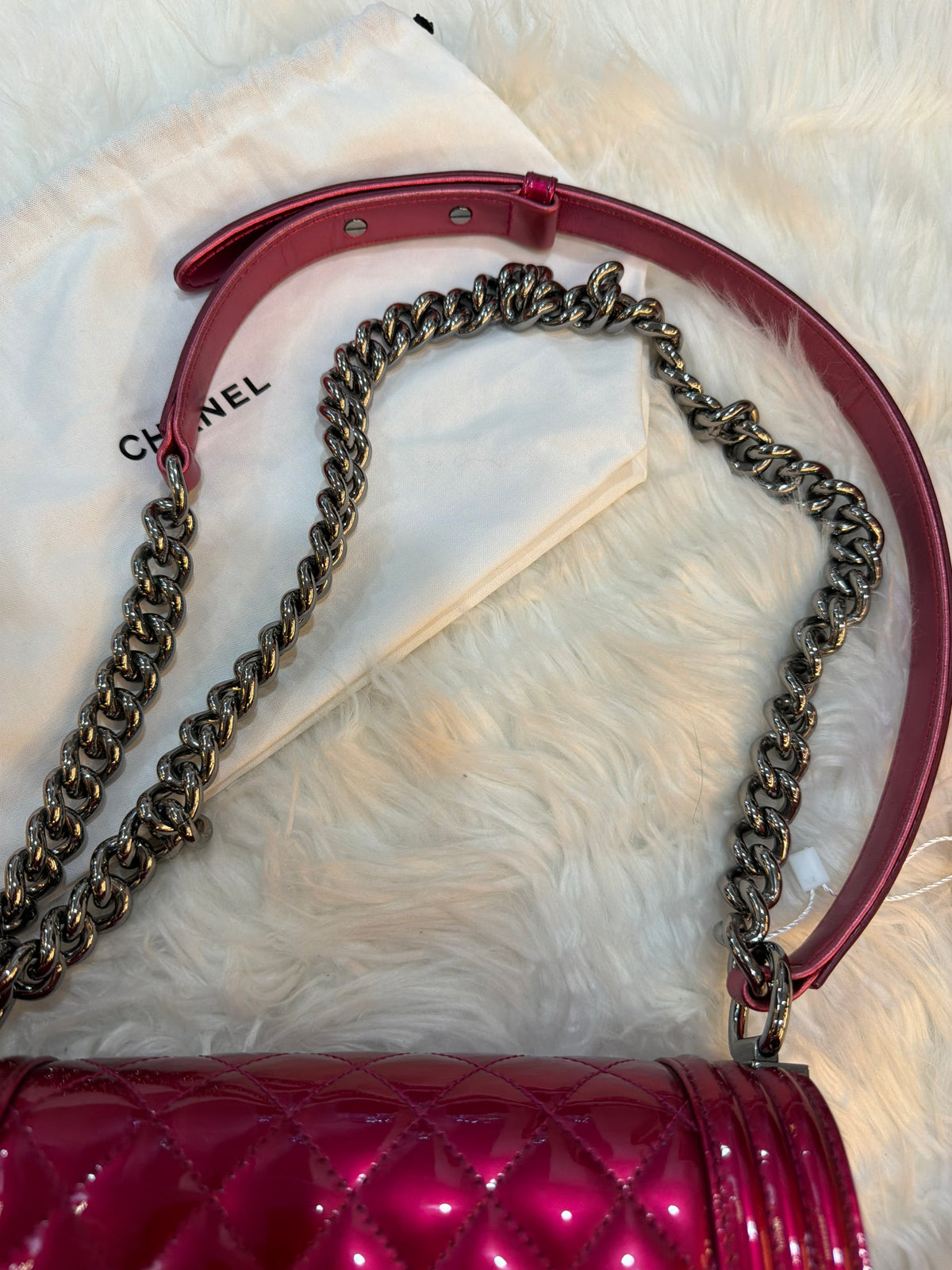CHANEL SMALL BOY BAG IN PINK PATENT LEATHER