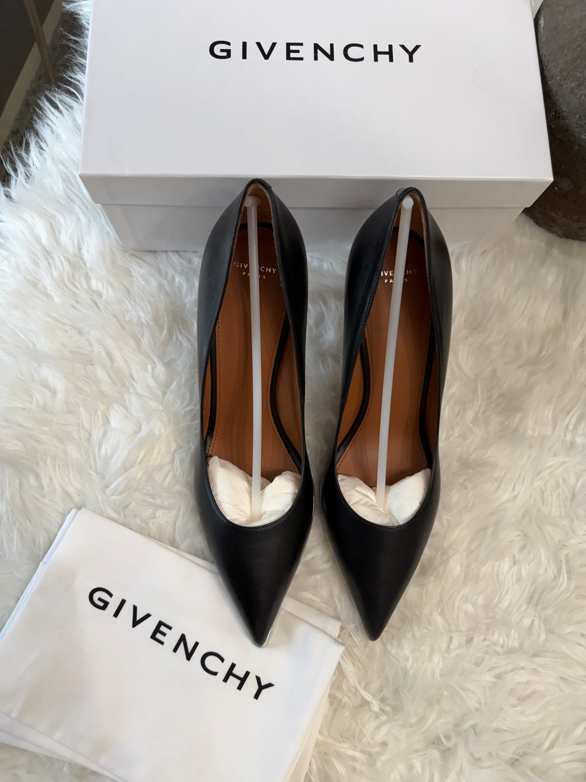GIVENCHY LEATHER POINTD TOW PUMP
