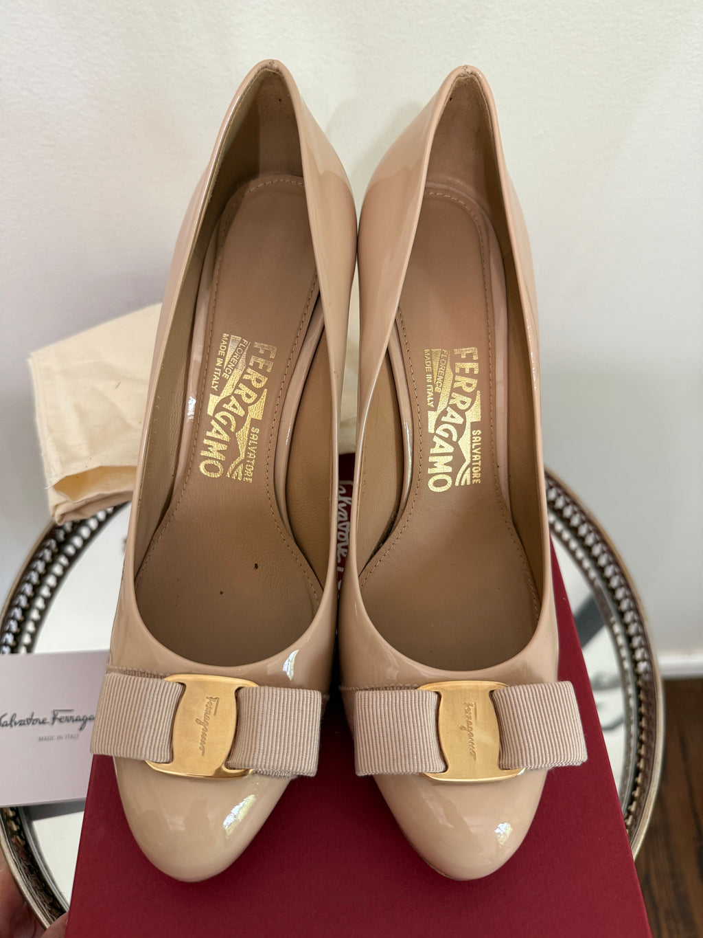 FERRAGAMO VARA BOW PATENT PUMP