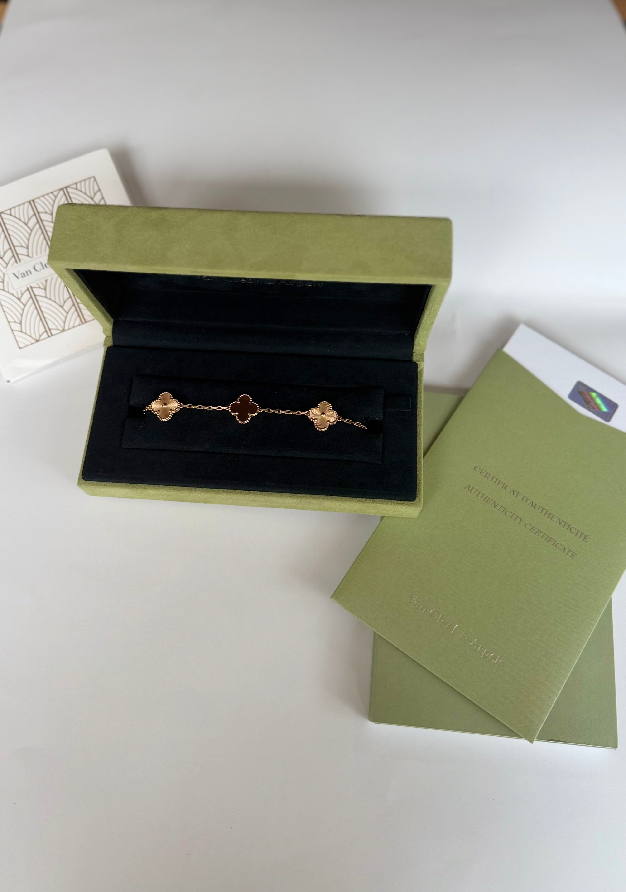 Van Cleef & Arpels 5 Motif Alhambra Carnelian