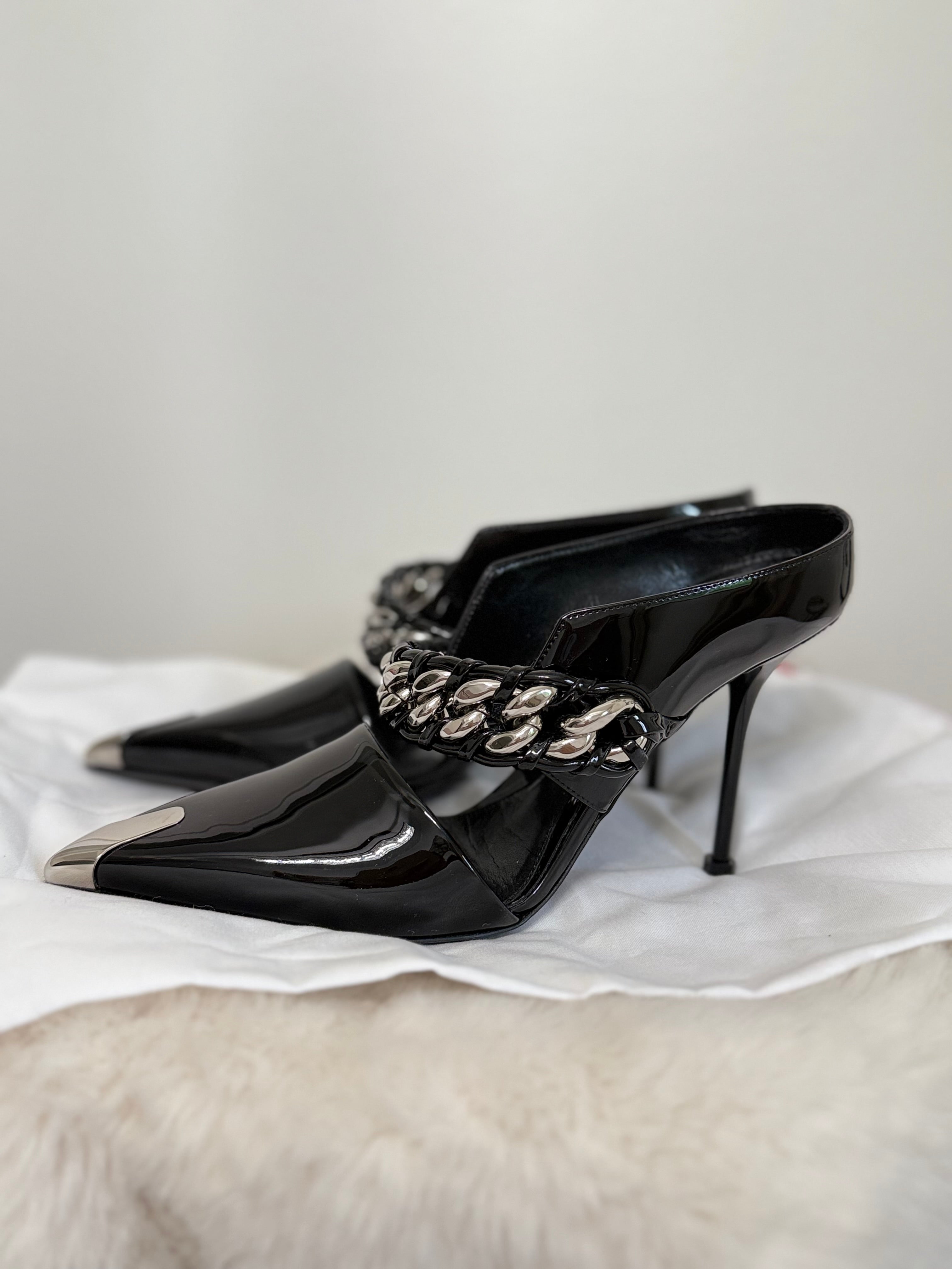 ALEXANDER MCQUEEN CHAIN pointed toe Slip On Sandals