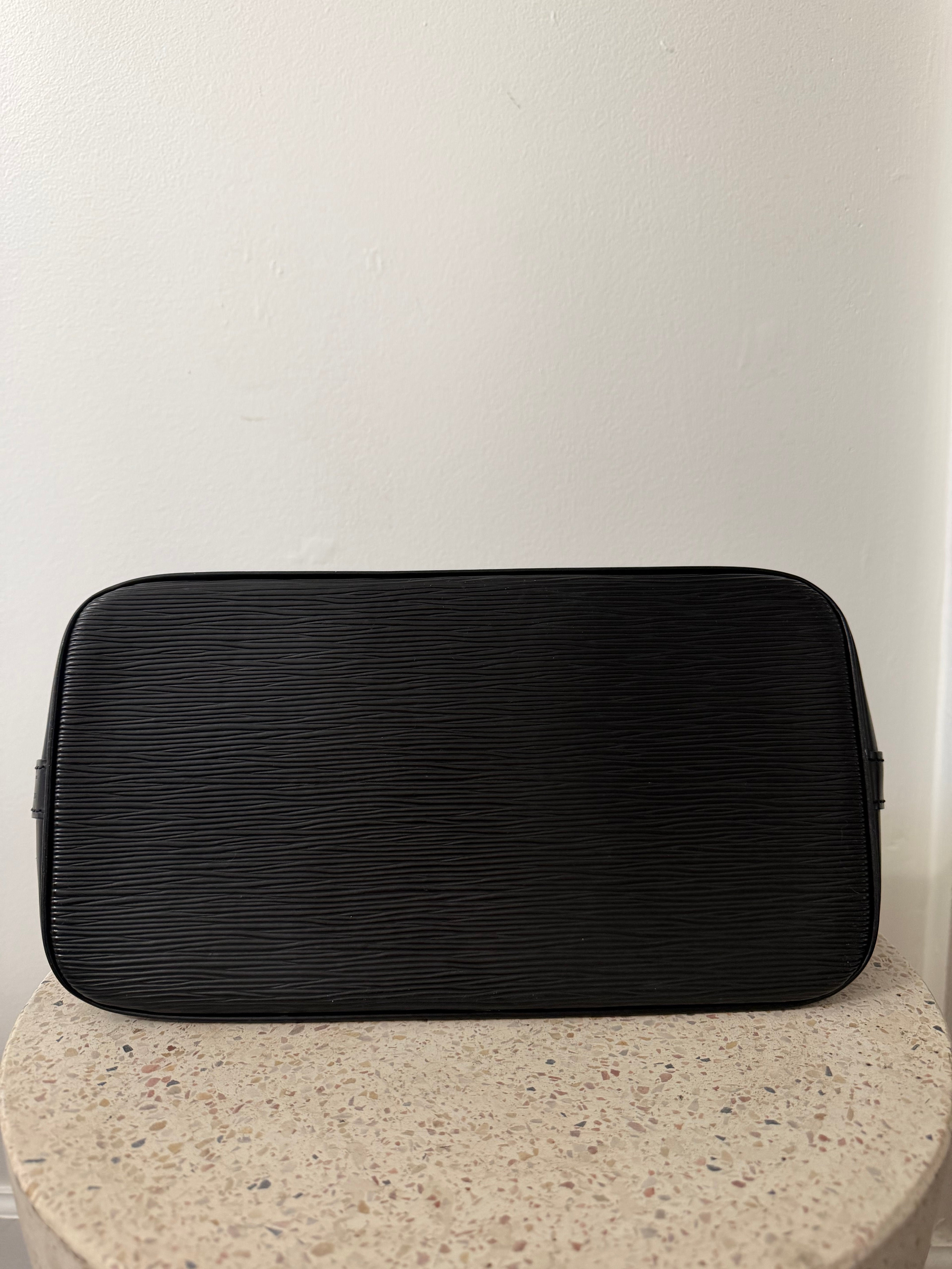 LOUIS VUITTON ALMA MM EPI LEATHER