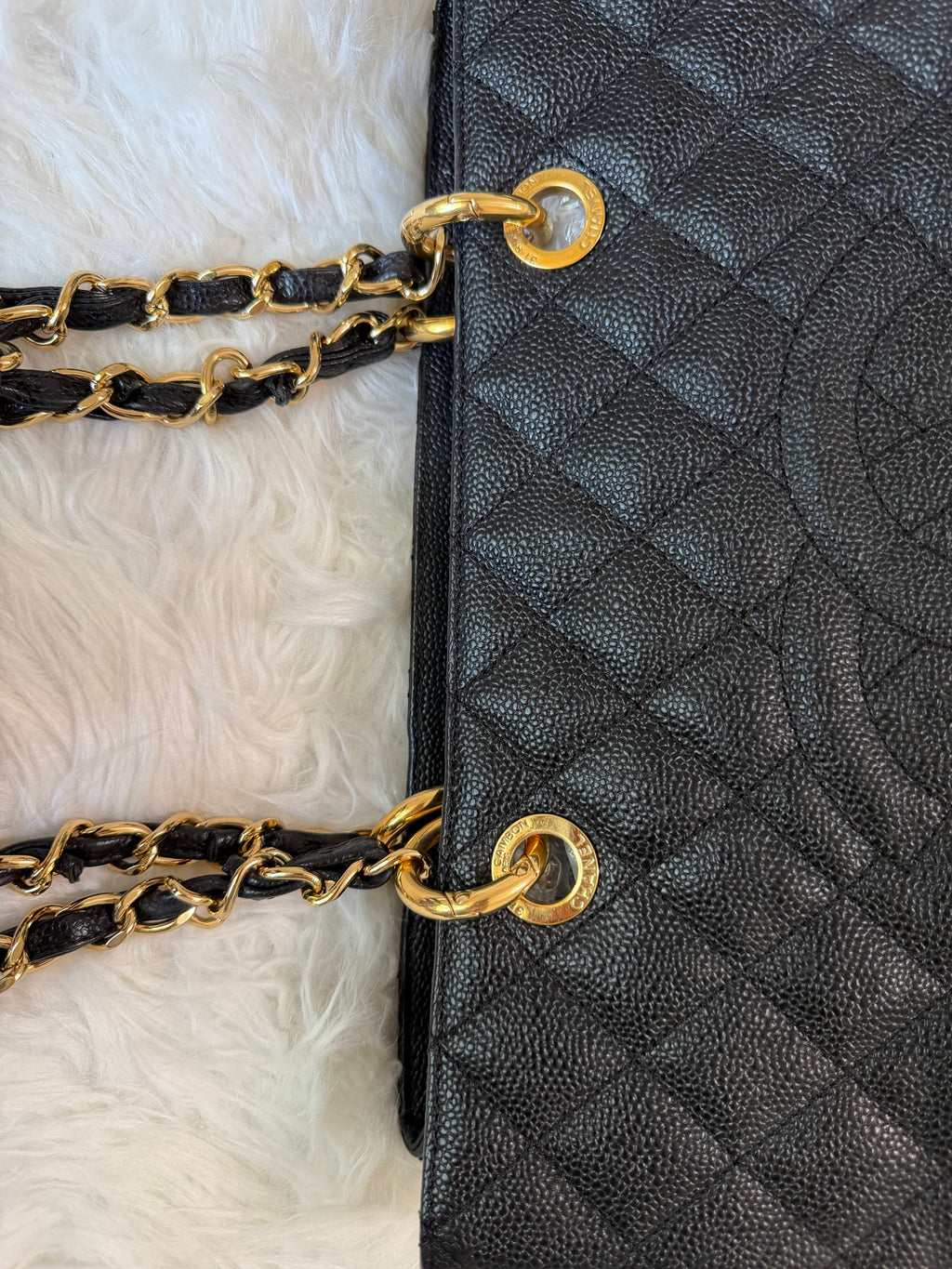 CHANEL GRAND TOTE IN CAVIAR LEATHER