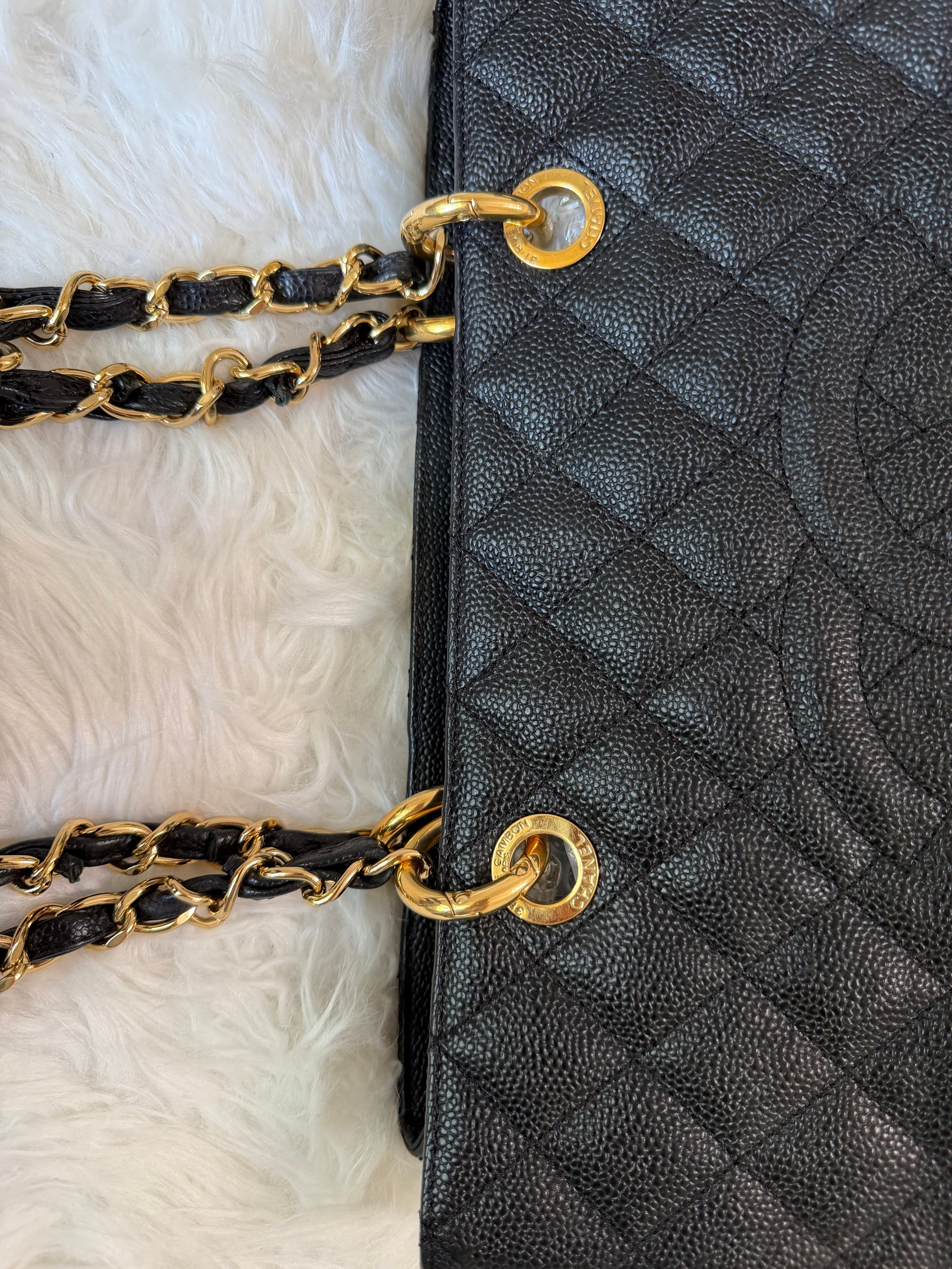 CHANEL GRAND TOTE IN CAVIAR LEATHER