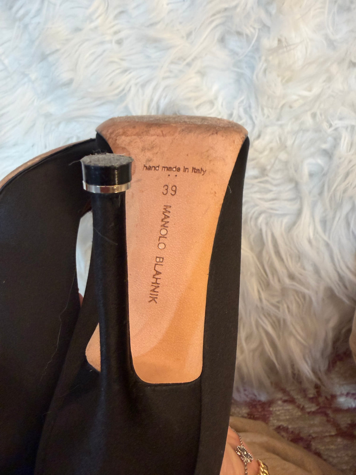MANOLO BLAHNIK HANGISI SATIN PUMPS