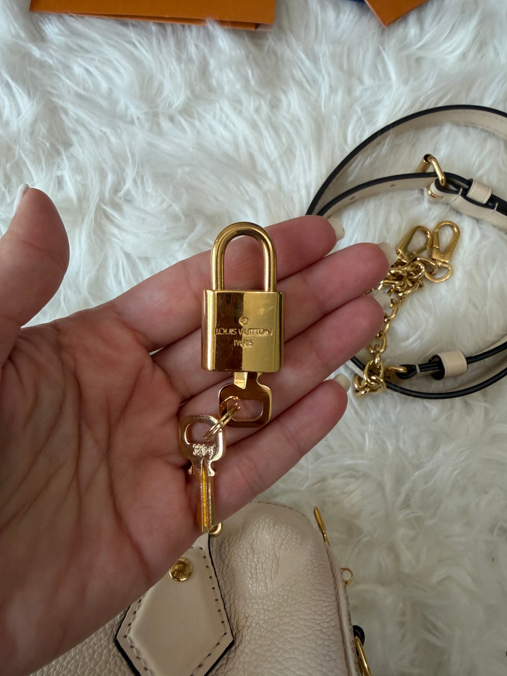 LOUIS VUITTON SPEEDY BANDOULIERE 20 EMPREINTE LEATHER
