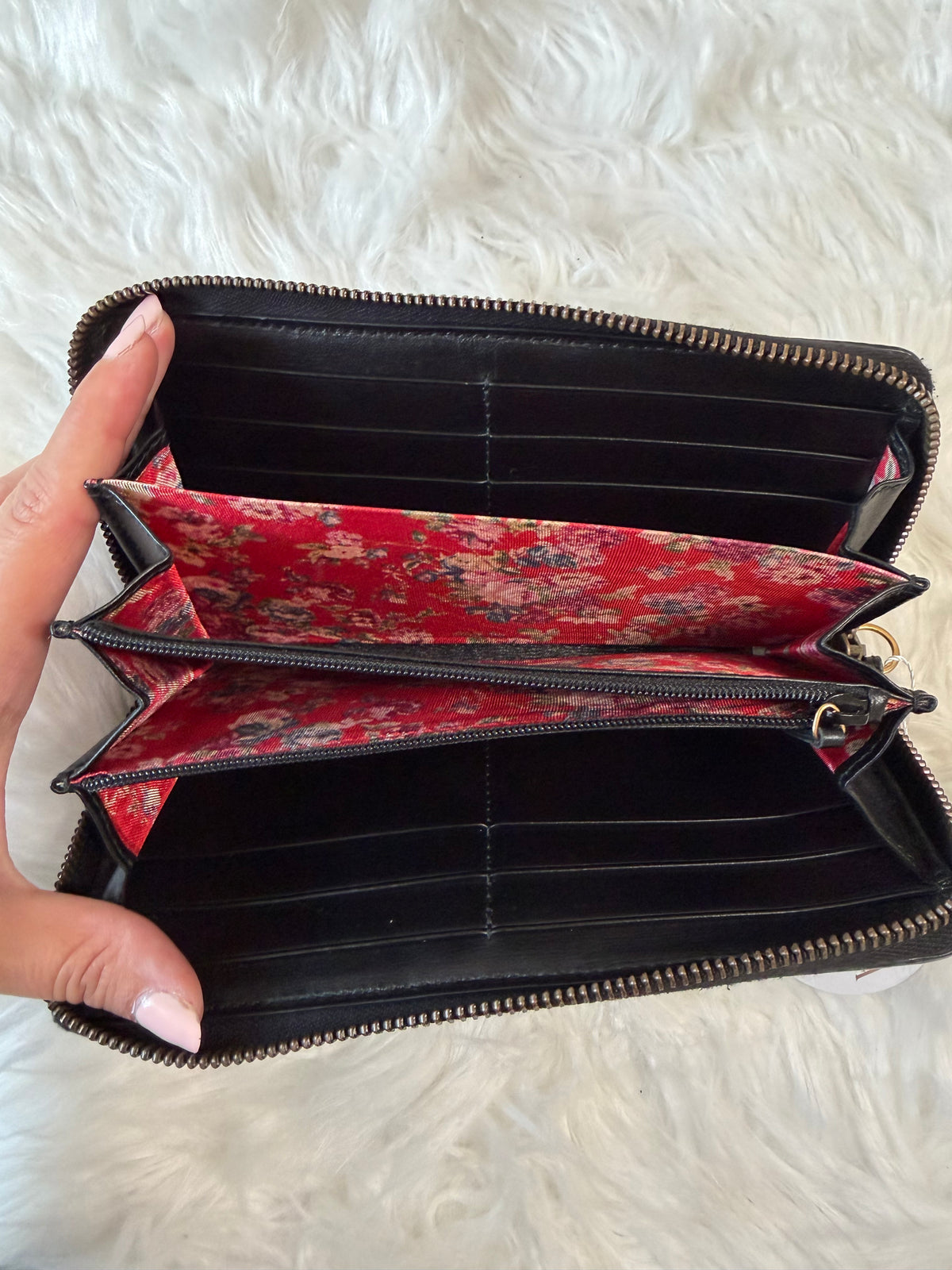 GUCCI MERMONT WEB ZIP AROUND QUILTED LEATHER WALLET
