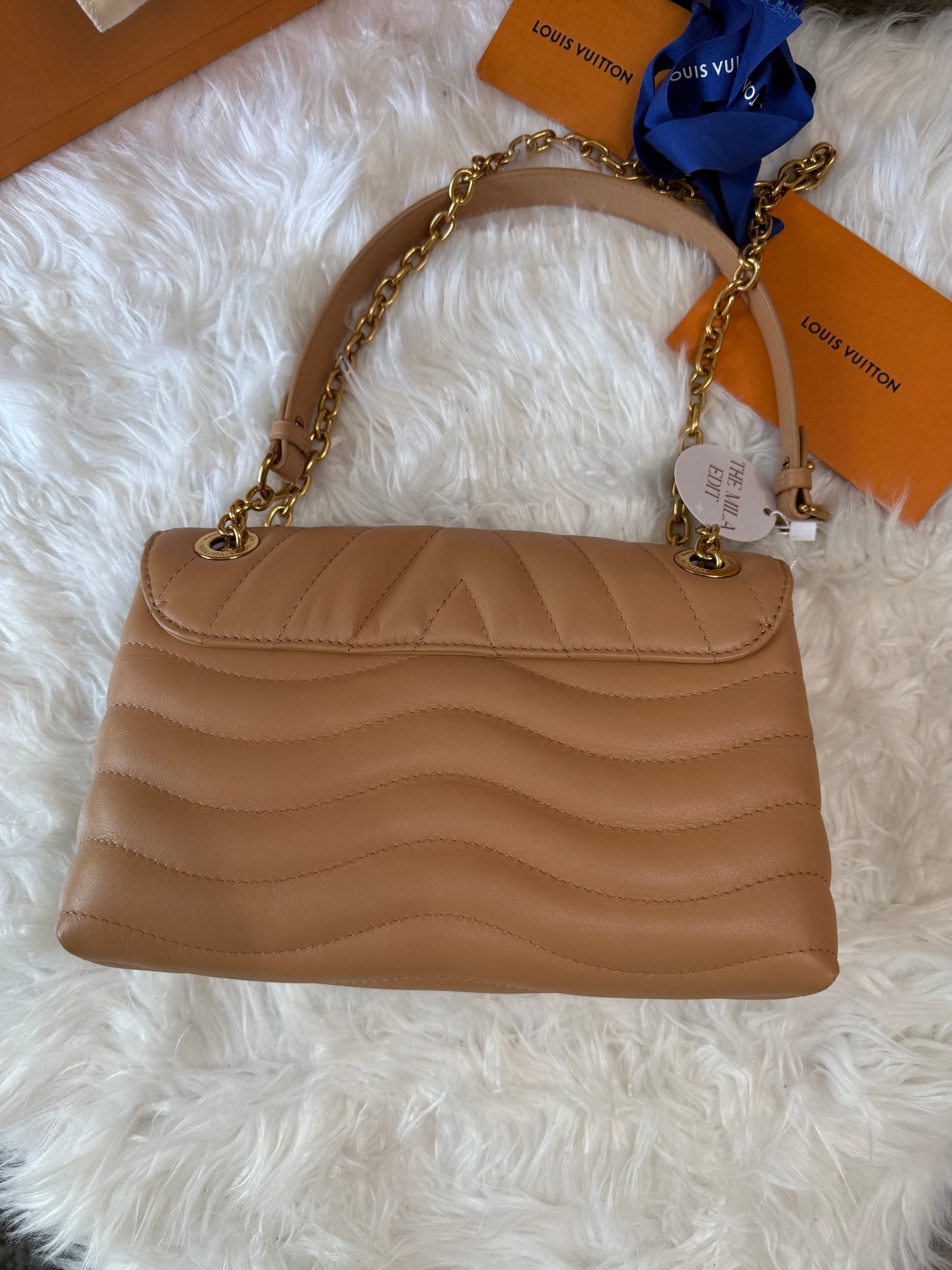 LOUIS VUITTON CALFSKIN LV NEW WAVE CHAIN BAG