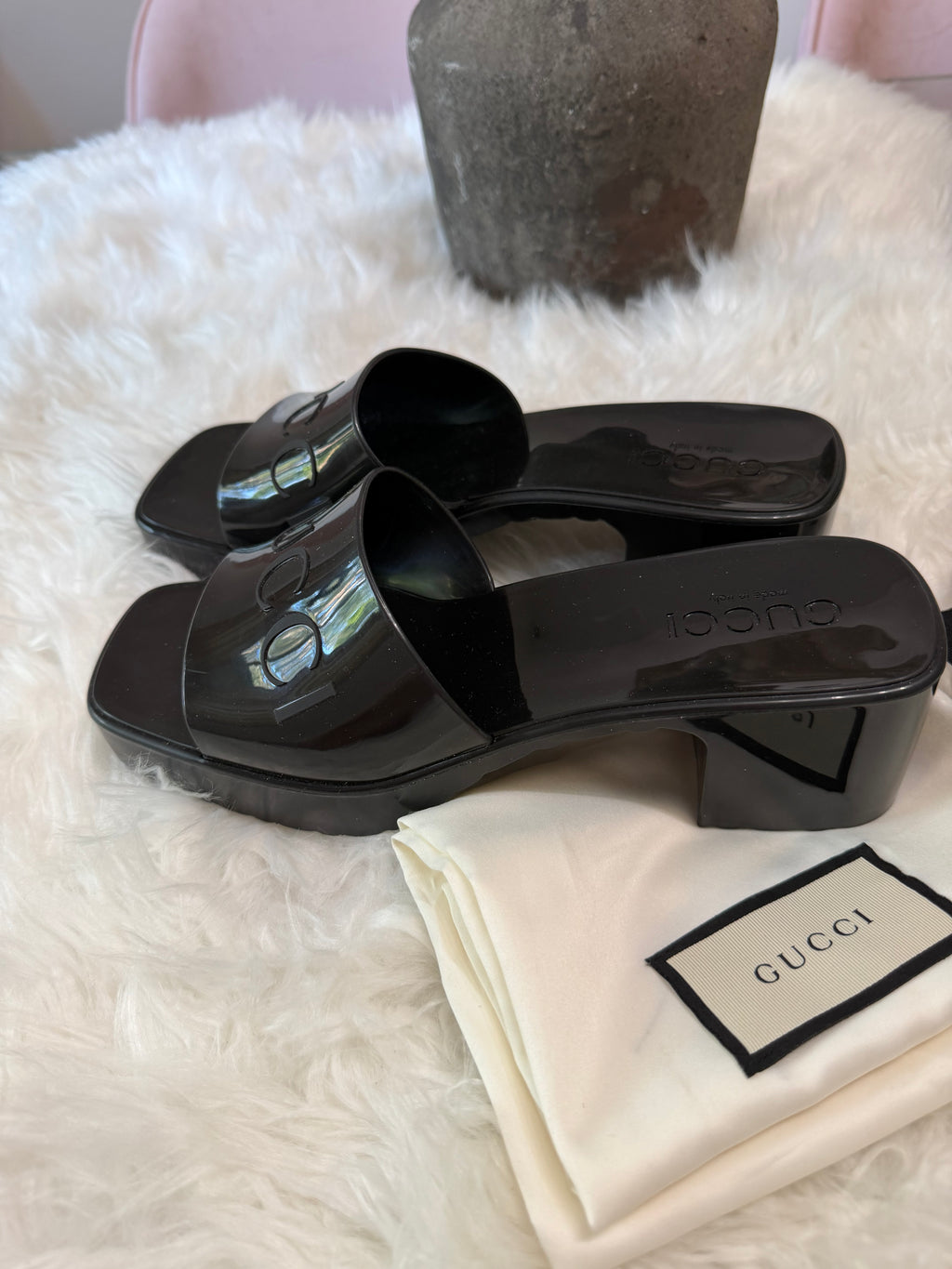 GUCCI RUBBER LOGO PLATFORM SANDALS