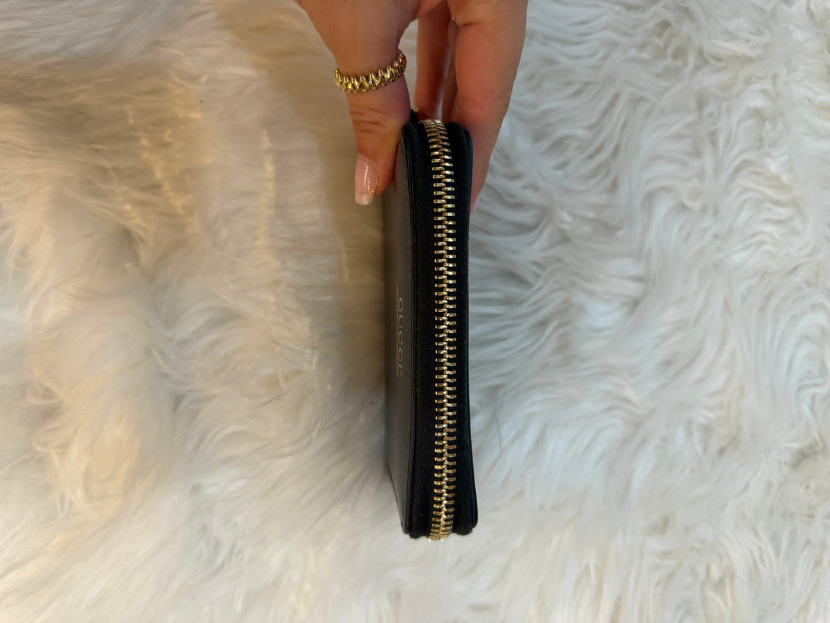 GUCCI LOGO LEATHER ZIP AROUND CARD HOLDER