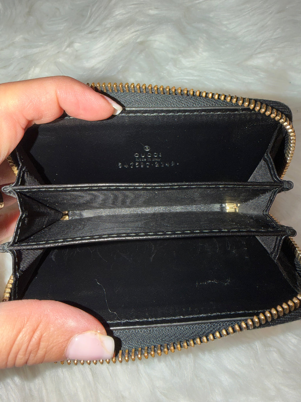 GUCCI LOGO LEATHER ZIP AROUND CARD HOLDER
