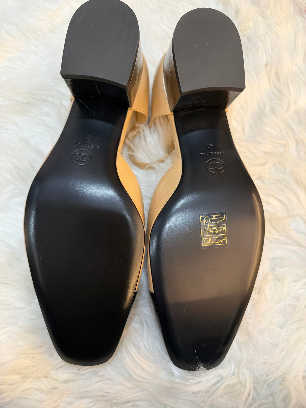 CHANEL MARY-JANE PATENT  LEATHER PUMPS INTERLOCKING CC
