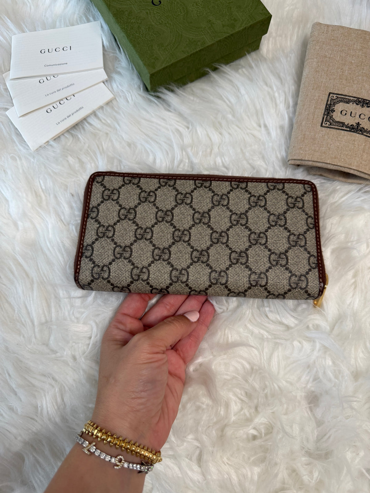 GUCCI  HORSESHOE SUPREME ZIP AROUND QUILTED CANVAS WALLET