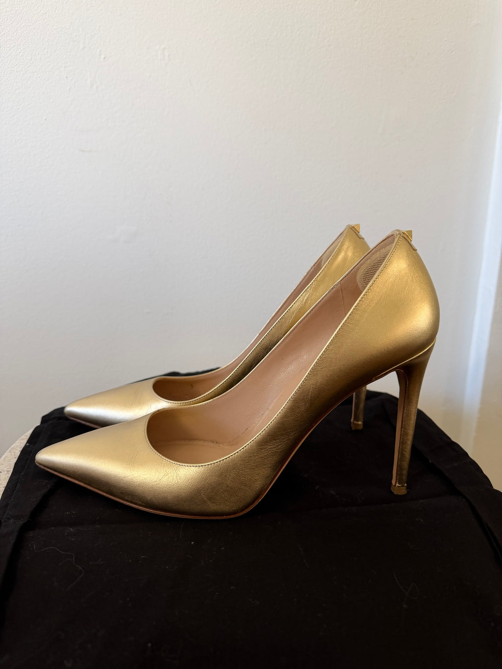 Valentino Garavani Pointed Toe Pump