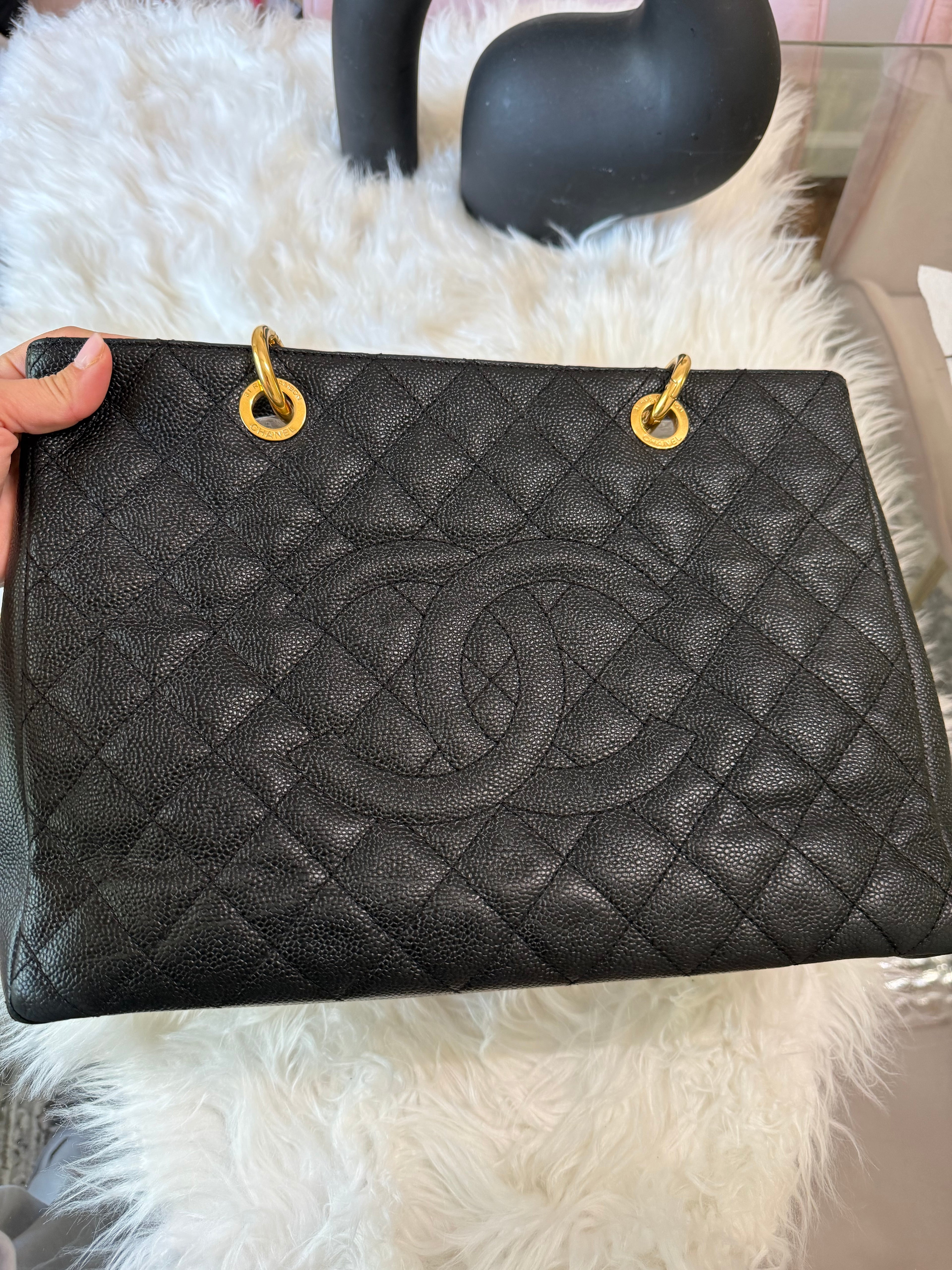 CHANEL GRAND TOTE IN CAVIAR LEATHER