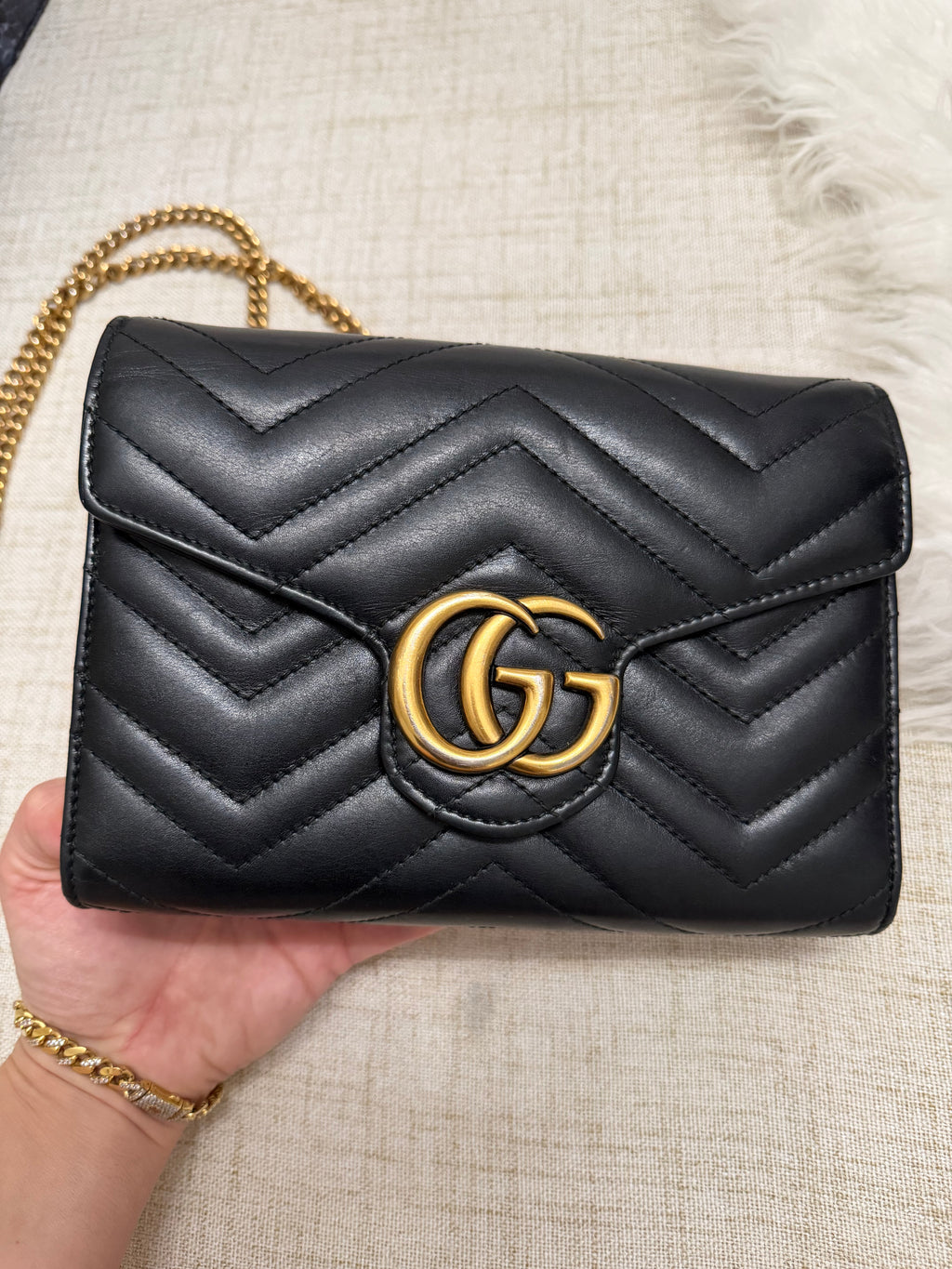 GUCCI GG MARMONT CHEVRON LEATHER WALLET ON CHAIN
