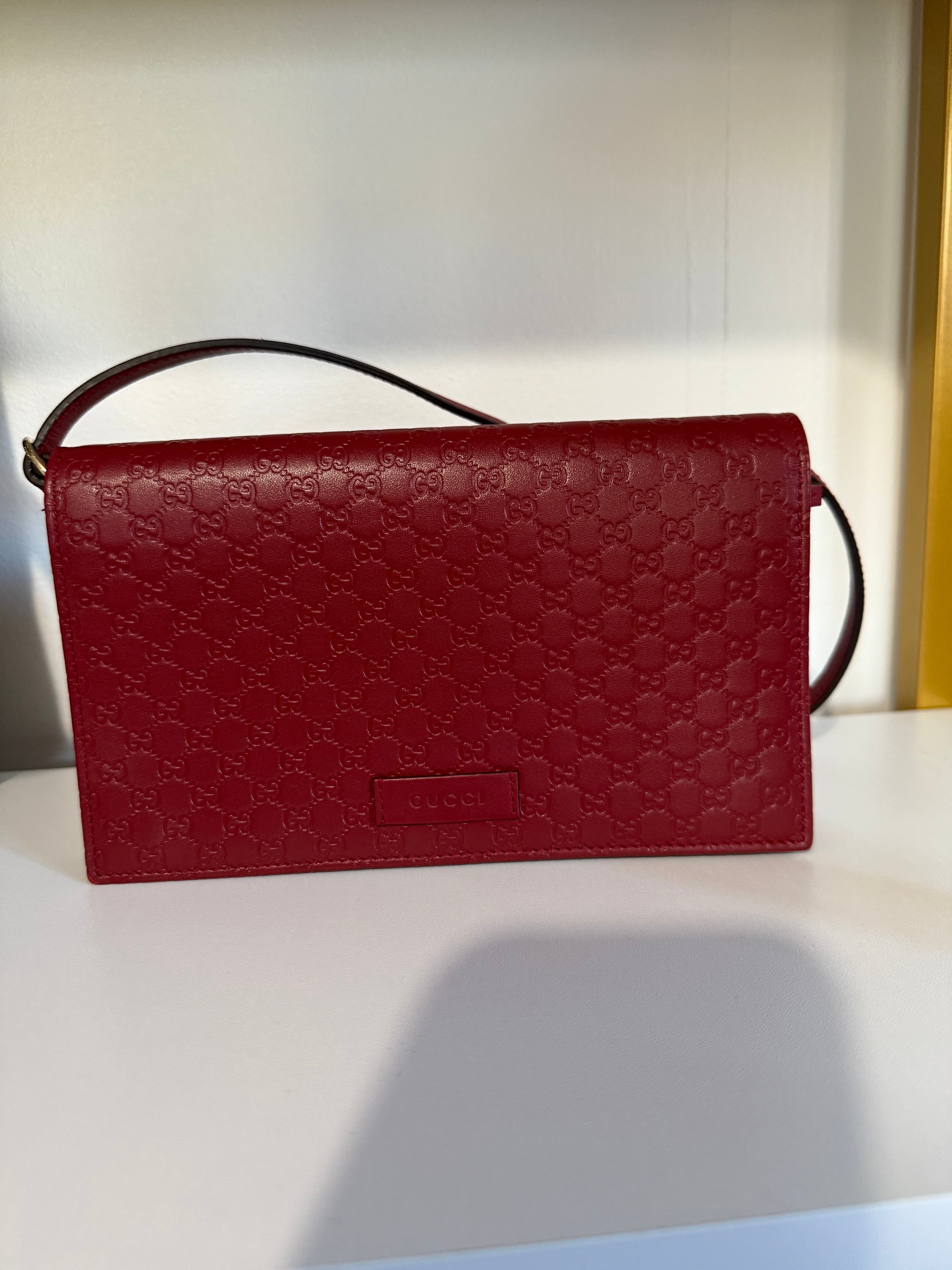 Gucci Microgucciccima wallet on chain
