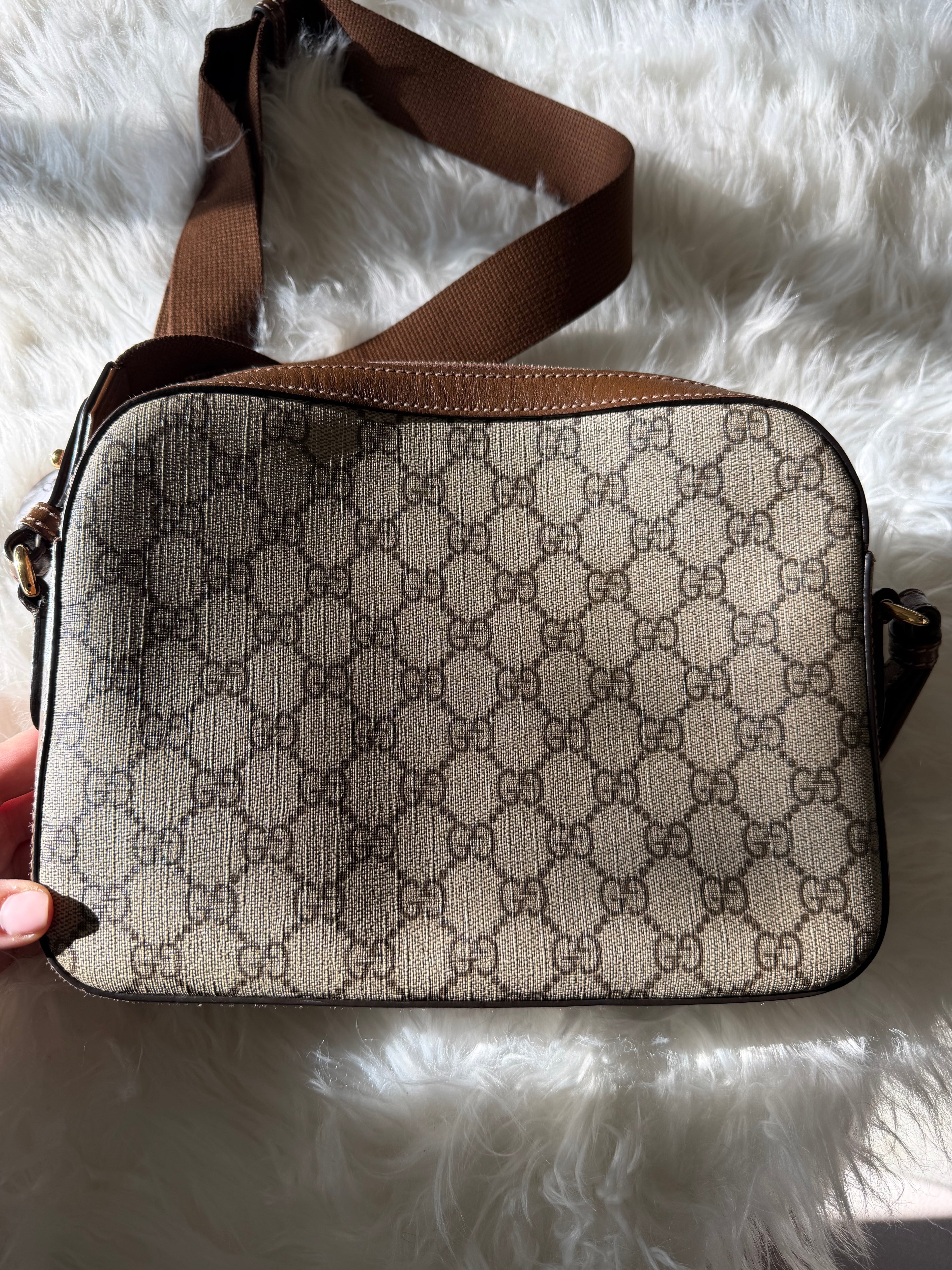 GUCCI GG SUPREME MONOGRAM AZALEA MESENGER BAG