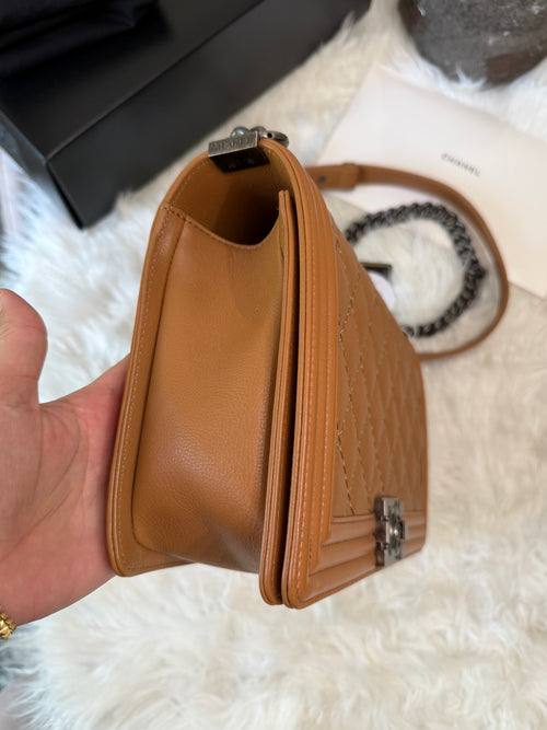 CHANEL BOY FLAP BAG IN CAVIAR LEATHER