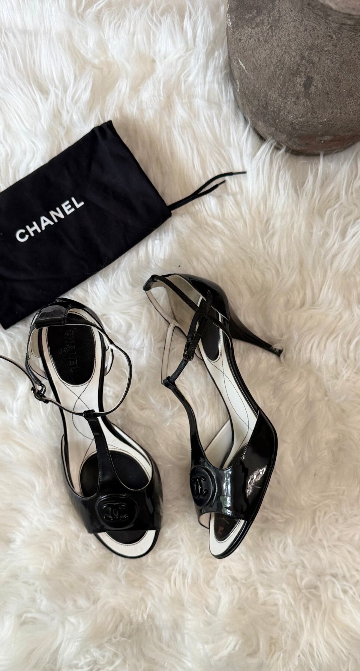 CHANEL VINTAGE INTERLOCKING CC LOGO SANDAL