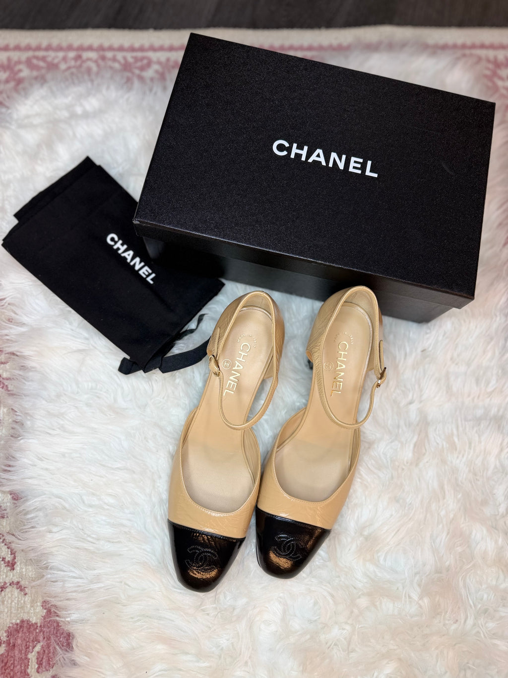 CHANEL MARY-JANE PATENT  LEATHER PUMPS INTERLOCKING CC