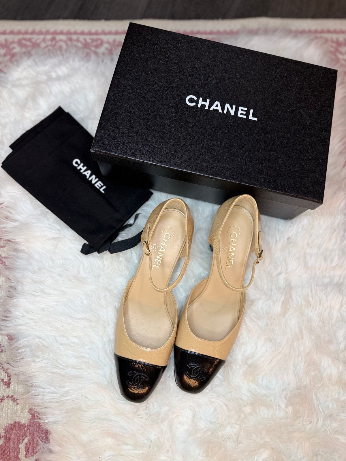CHANEL MARY-JANE PATENT  LEATHER PUMPS INTERLOCKING CC