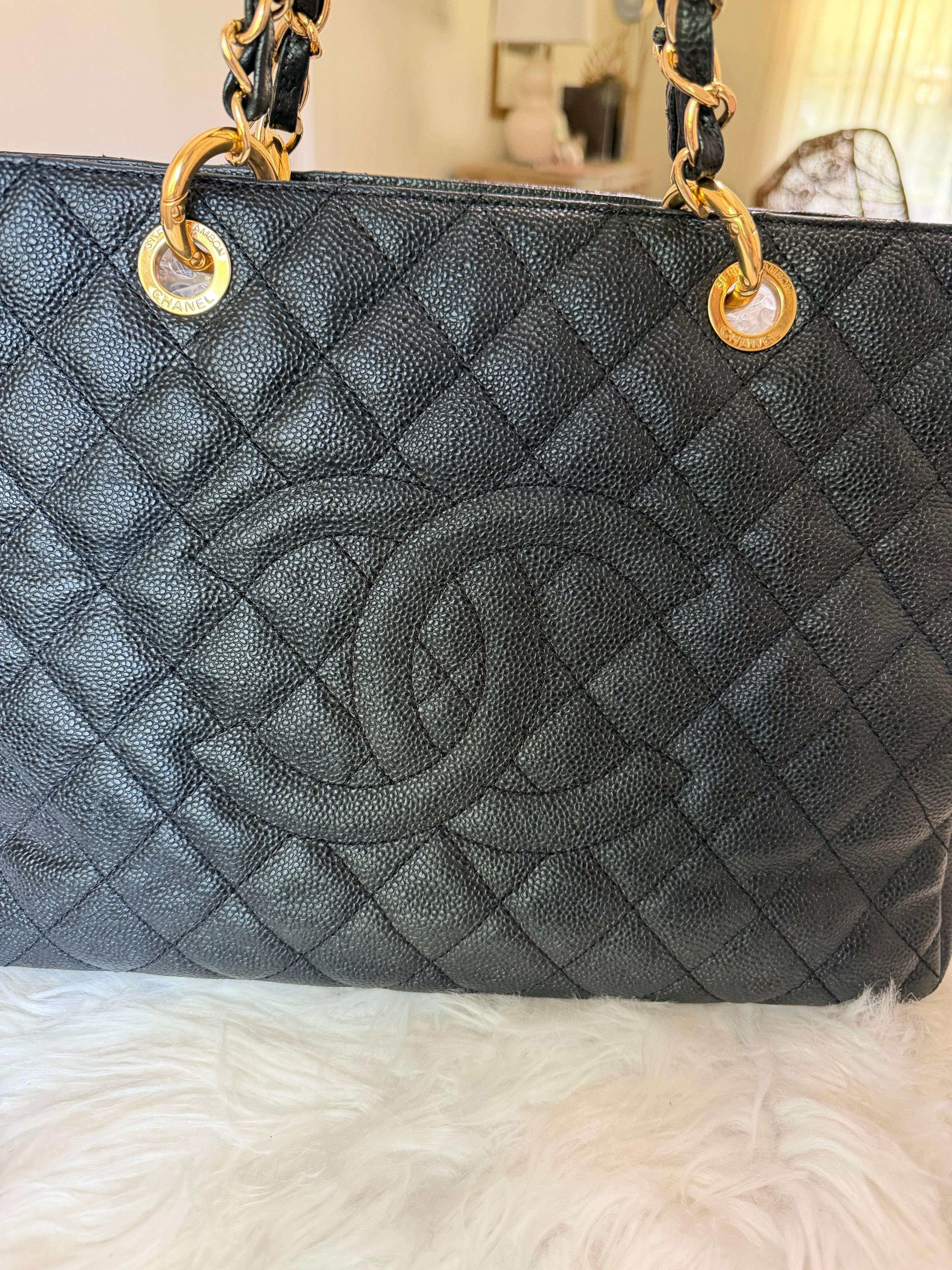 CHANEL GRAND TOTE IN CAVIAR LEATHER