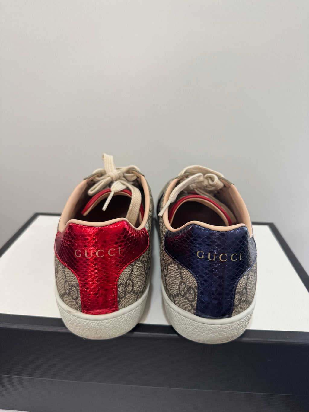 Gucci supreme sneakers