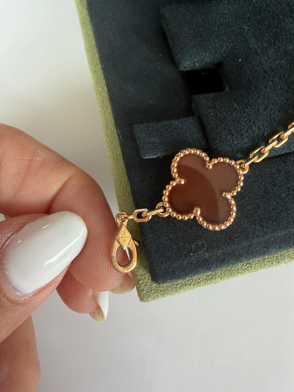 Van Cleef & Arpels 5 Motif Alhambra Carnelian