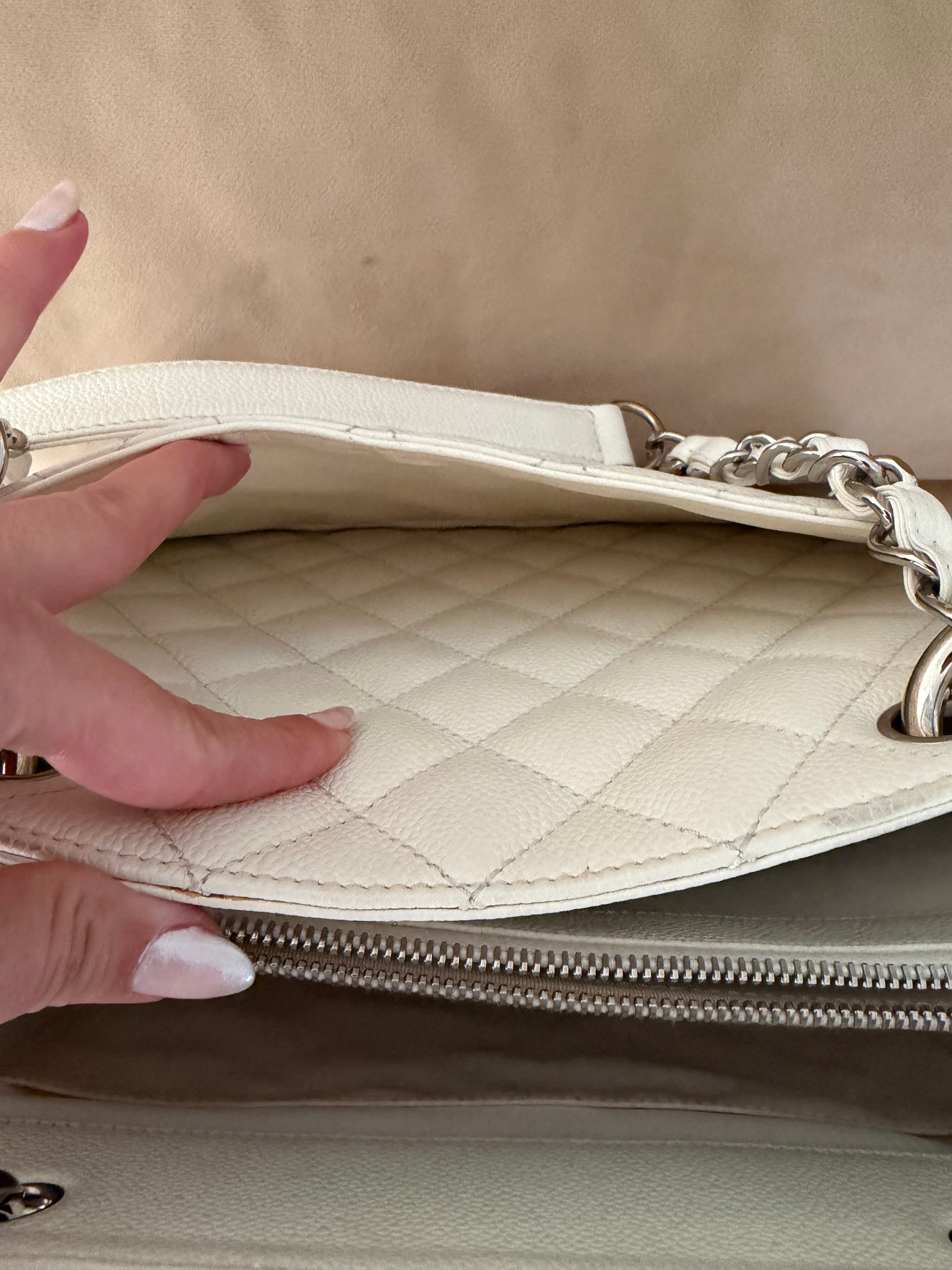 CHANEL GRAND TOTE IN CAVIAR LEATHER