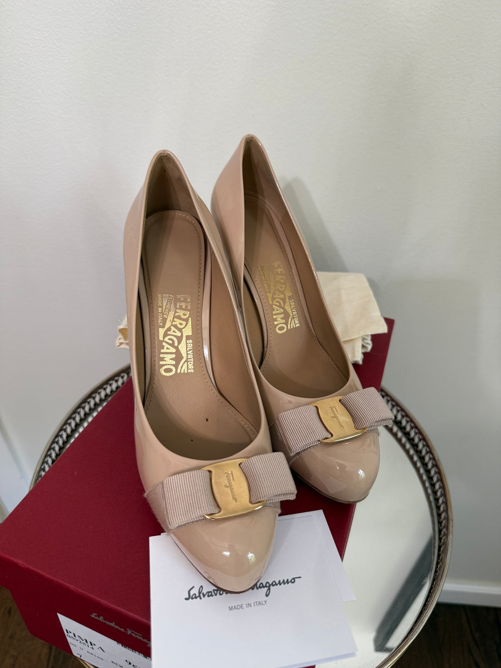 FERRAGAMO VARA BOW PATENT PUMP