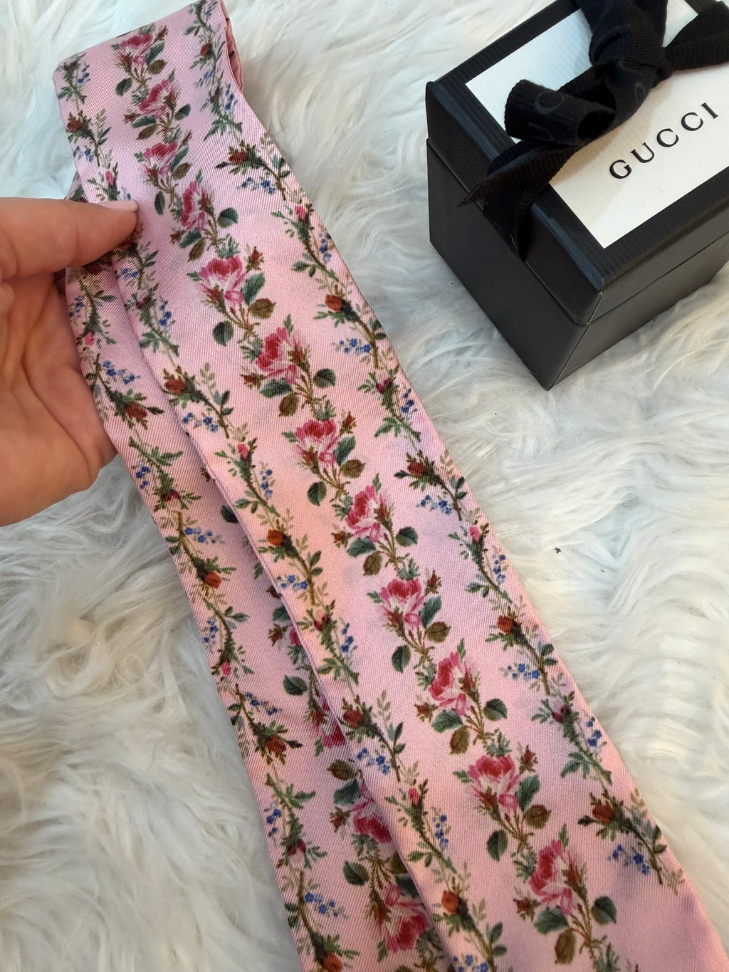 GUCCI SILK NECK BOW Twilly