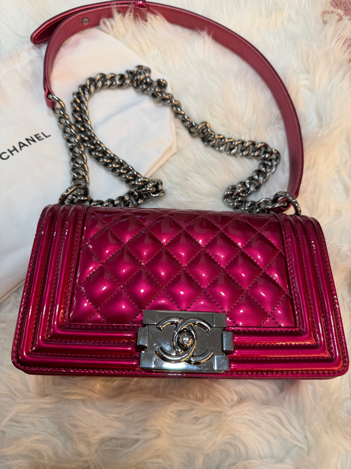 CHANEL SMALL BOY BAG IN PINK PATENT LEATHER