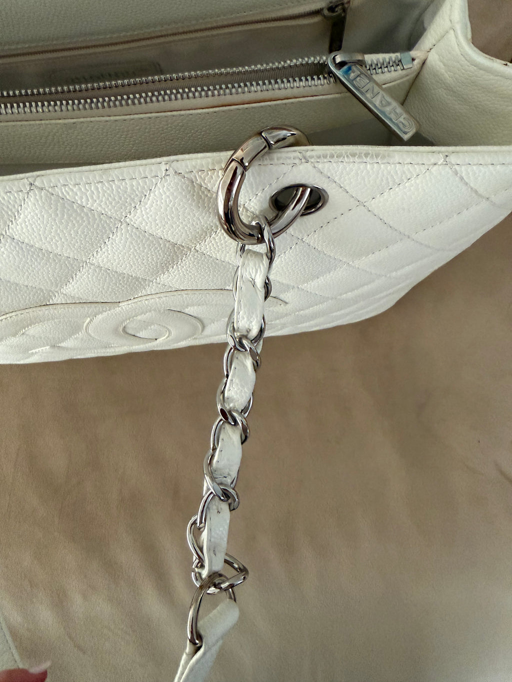 CHANEL GRAND TOTE IN CAVIAR LEATHER
