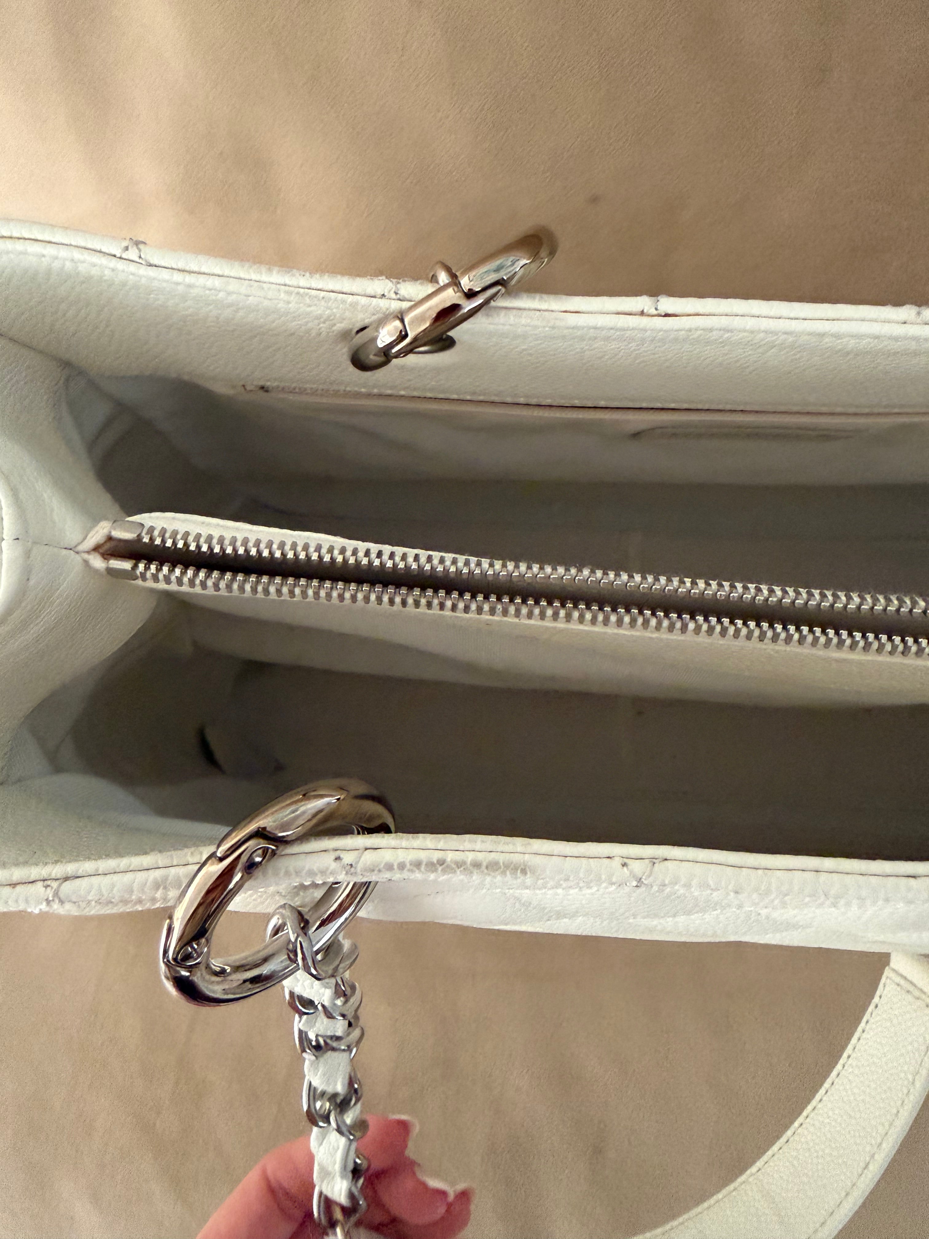 CHANEL GRAND TOTE IN CAVIAR LEATHER