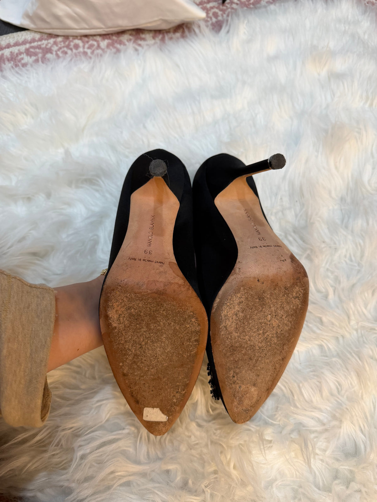 MANOLO BLAHNIK HANGISI SATIN PUMPS