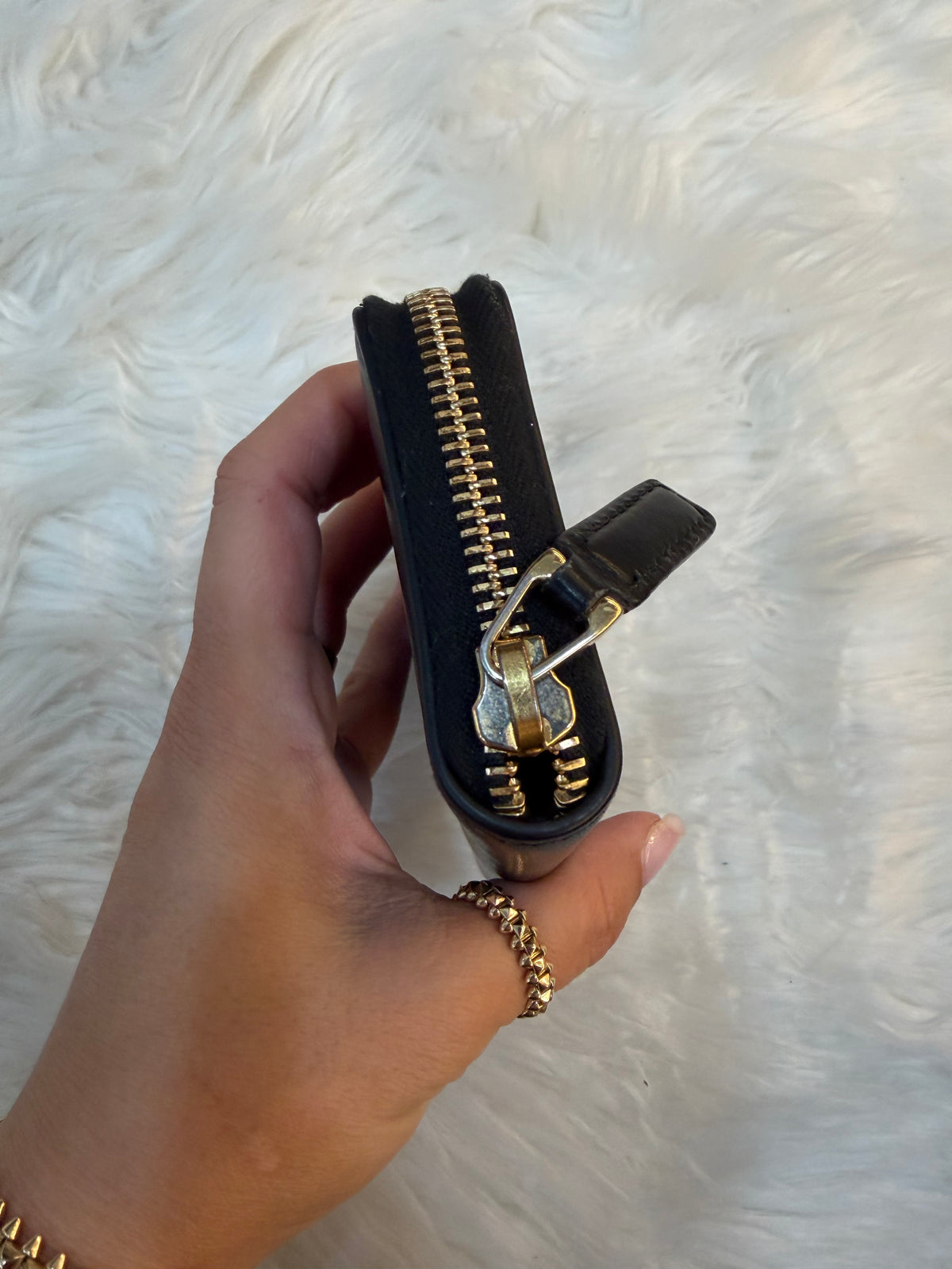 GUCCI LOGO LEATHER ZIP AROUND CARD HOLDER