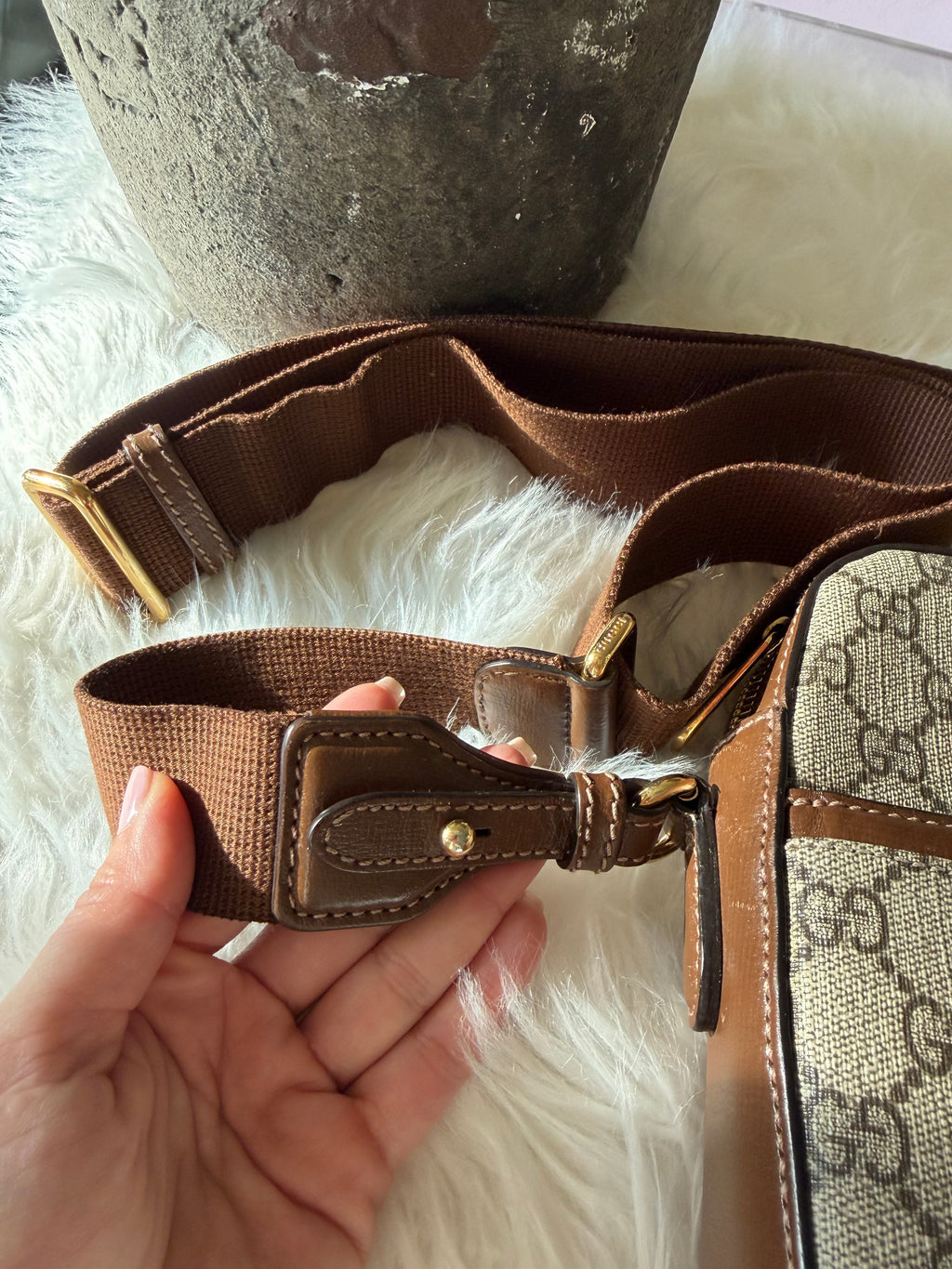 GUCCI GG SUPREME MONOGRAM AZALEA MESENGER BAG