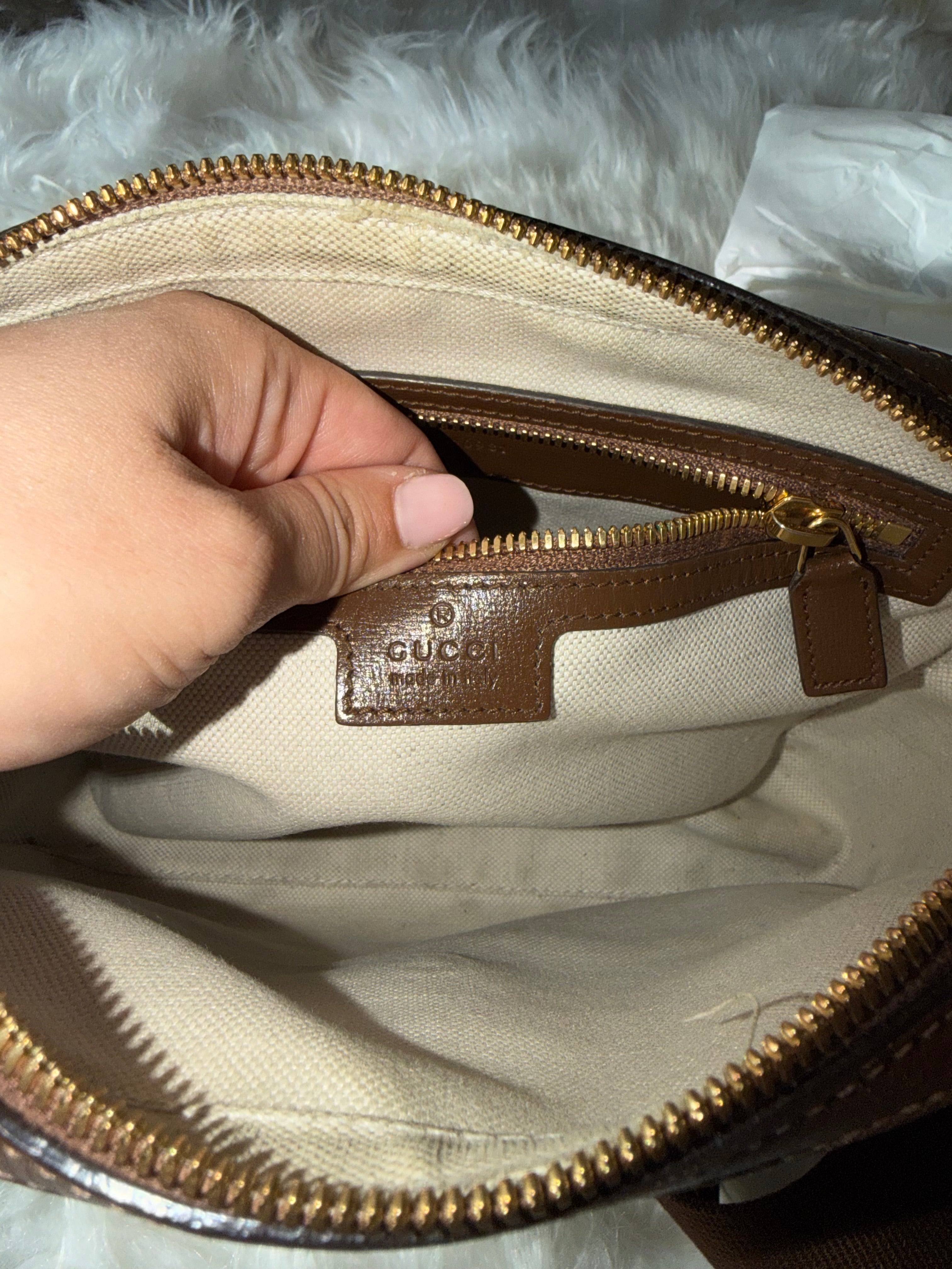 GUCCI GG SUPREME MONOGRAM AZALEA MESENGER BAG
