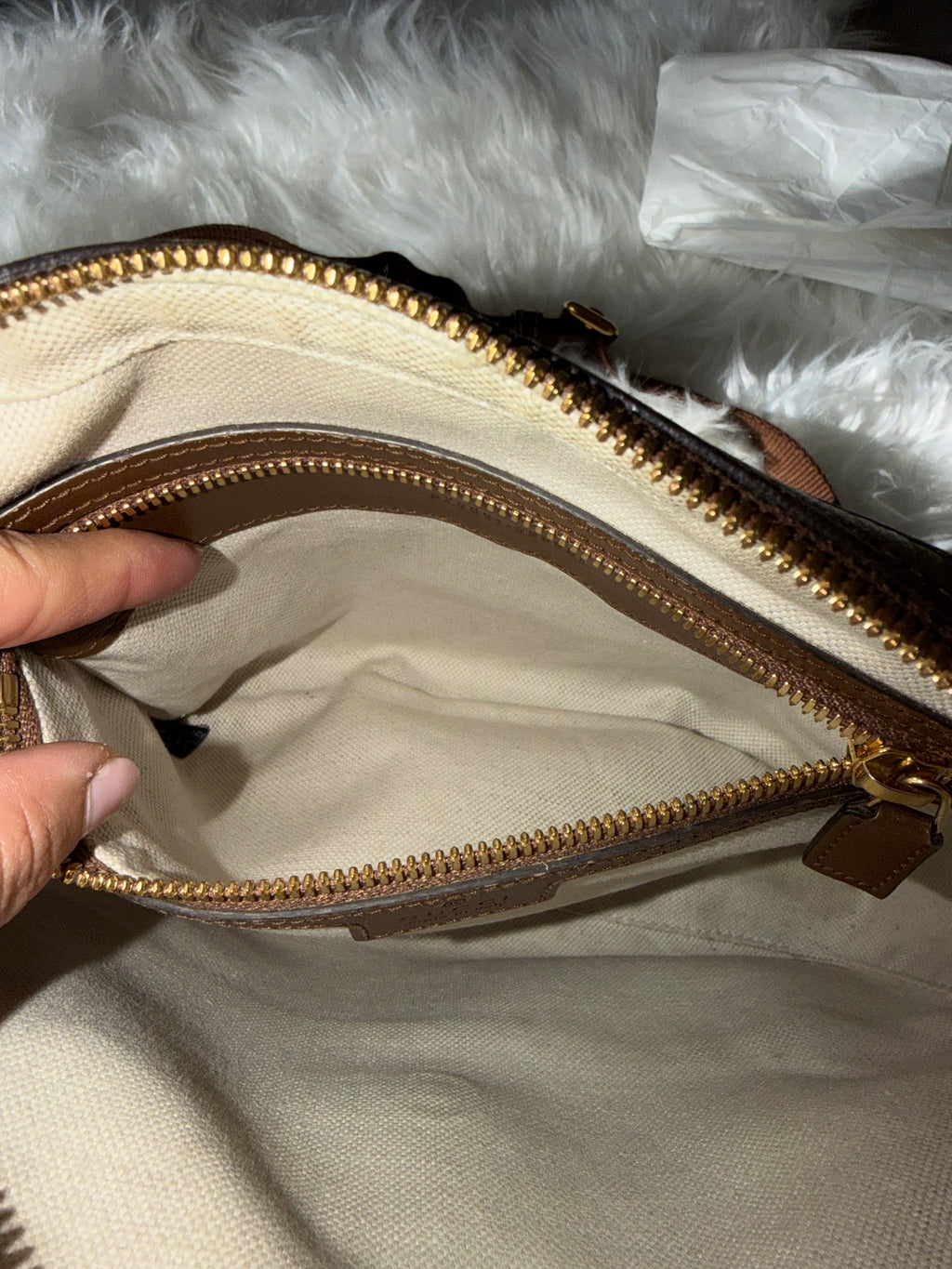 GUCCI GG SUPREME MONOGRAM AZALEA MESENGER BAG
