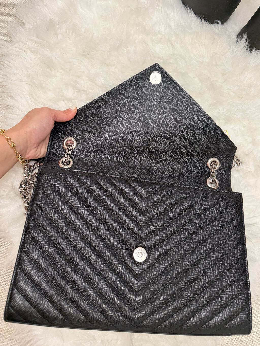 SAINT LAURENT LARGE CASSANDRA ENVELOPE BAG